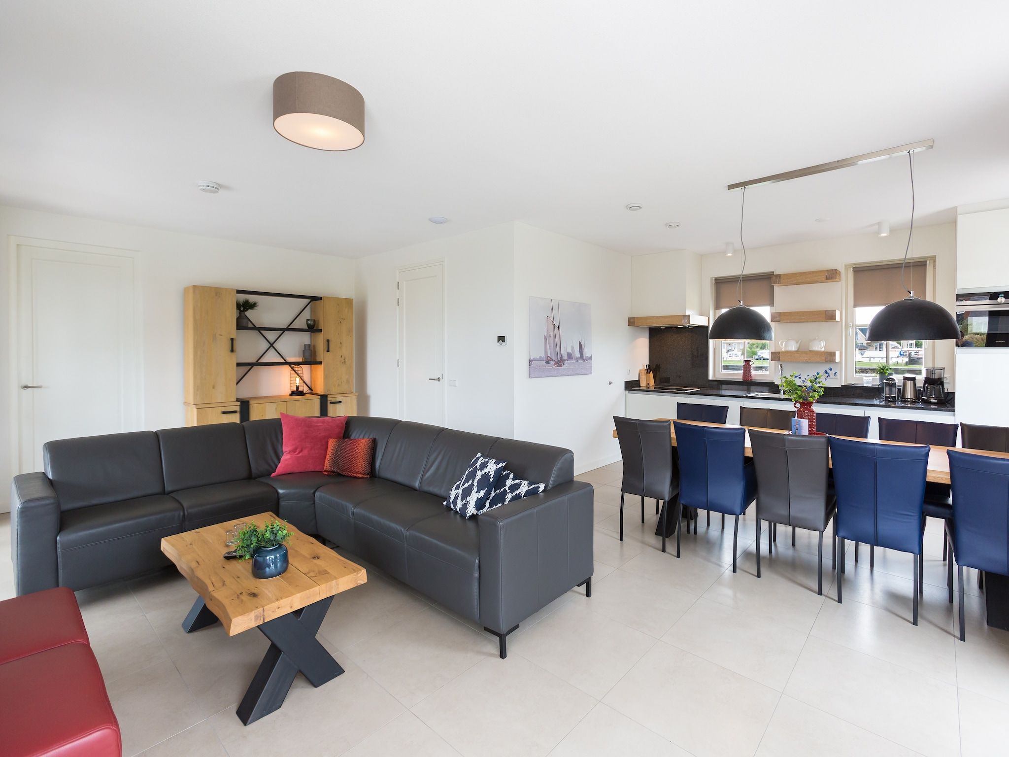 De woonkamer van Friese Meren Villa's 15 in Delfstrahuizen