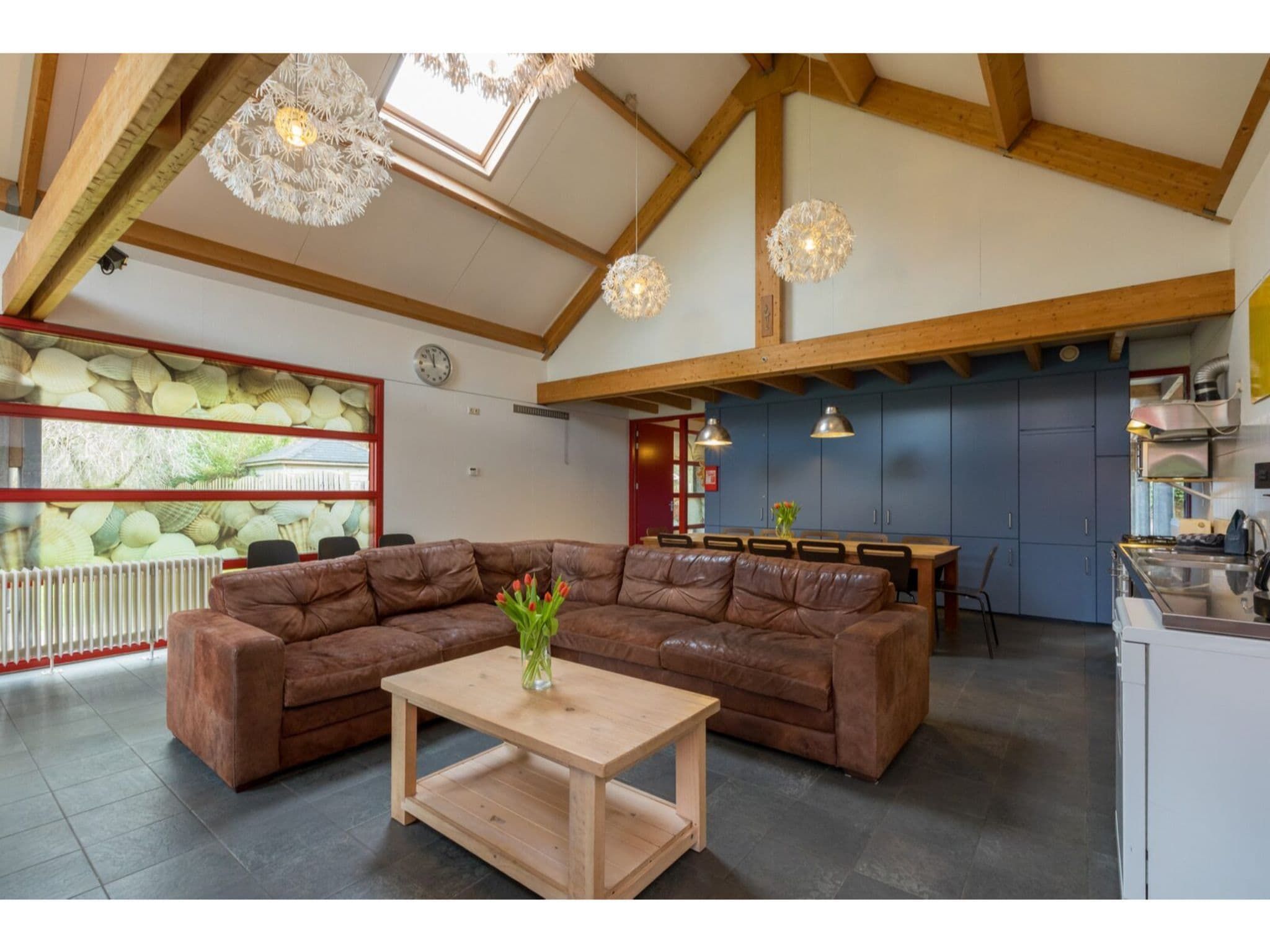 De woonkamer van Zonnevylle Duinweg 135 in Zoutelande