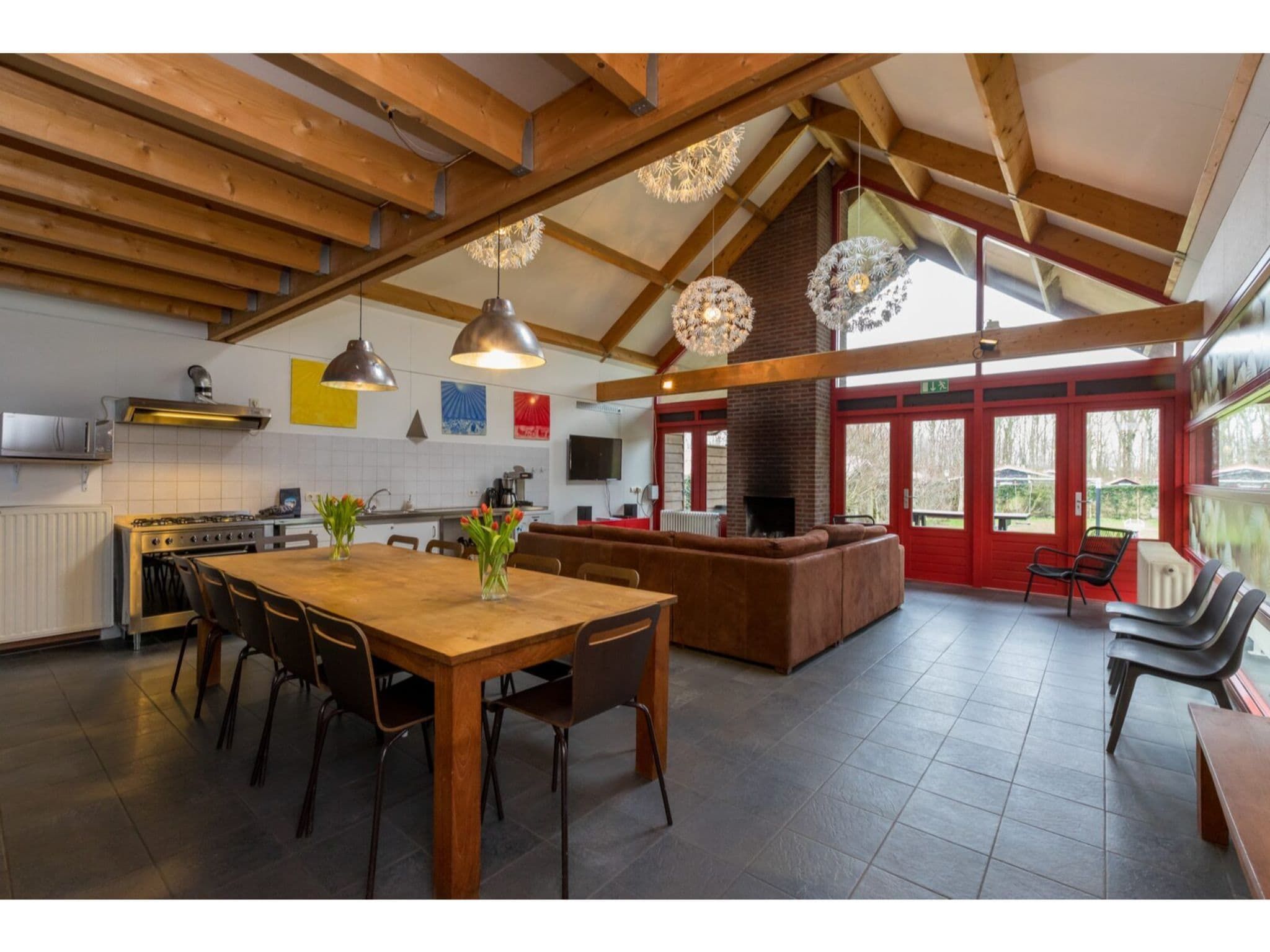 De eetkamer van Zonnevylle Duinweg 135 in Zoutelande