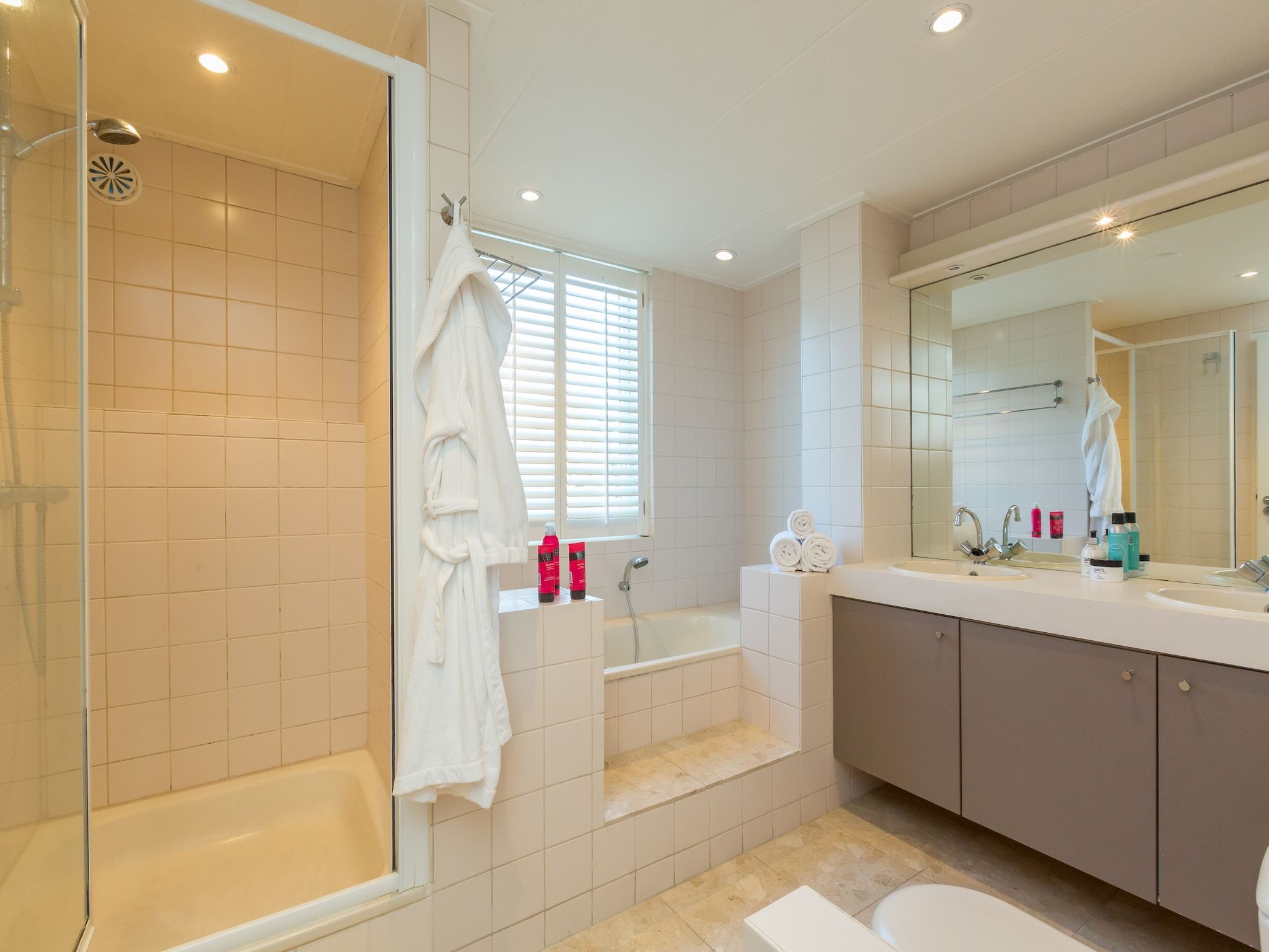 De badkamer van Ostrea 146 in Kamperland