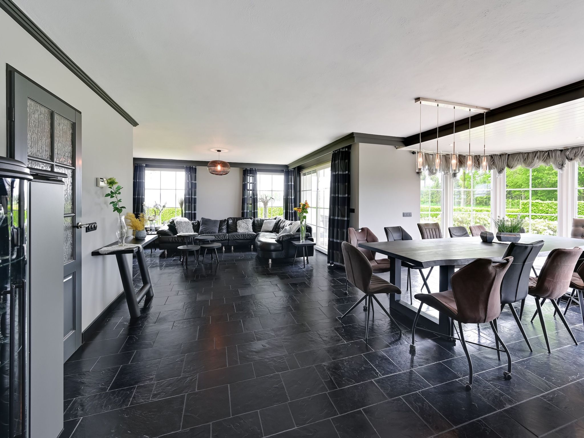 De woonkamer van Villa Didam in Didam