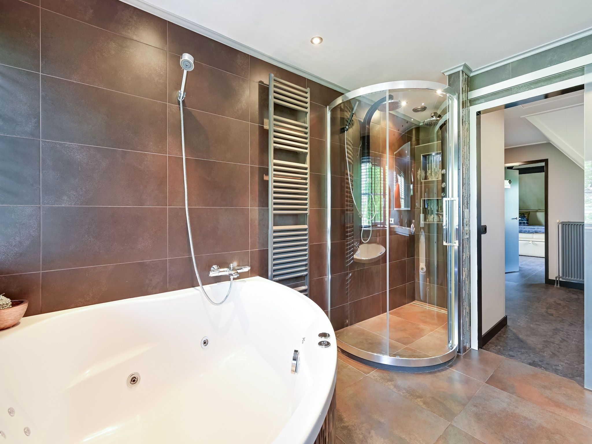 De badkamer van Villa Didam in Didam