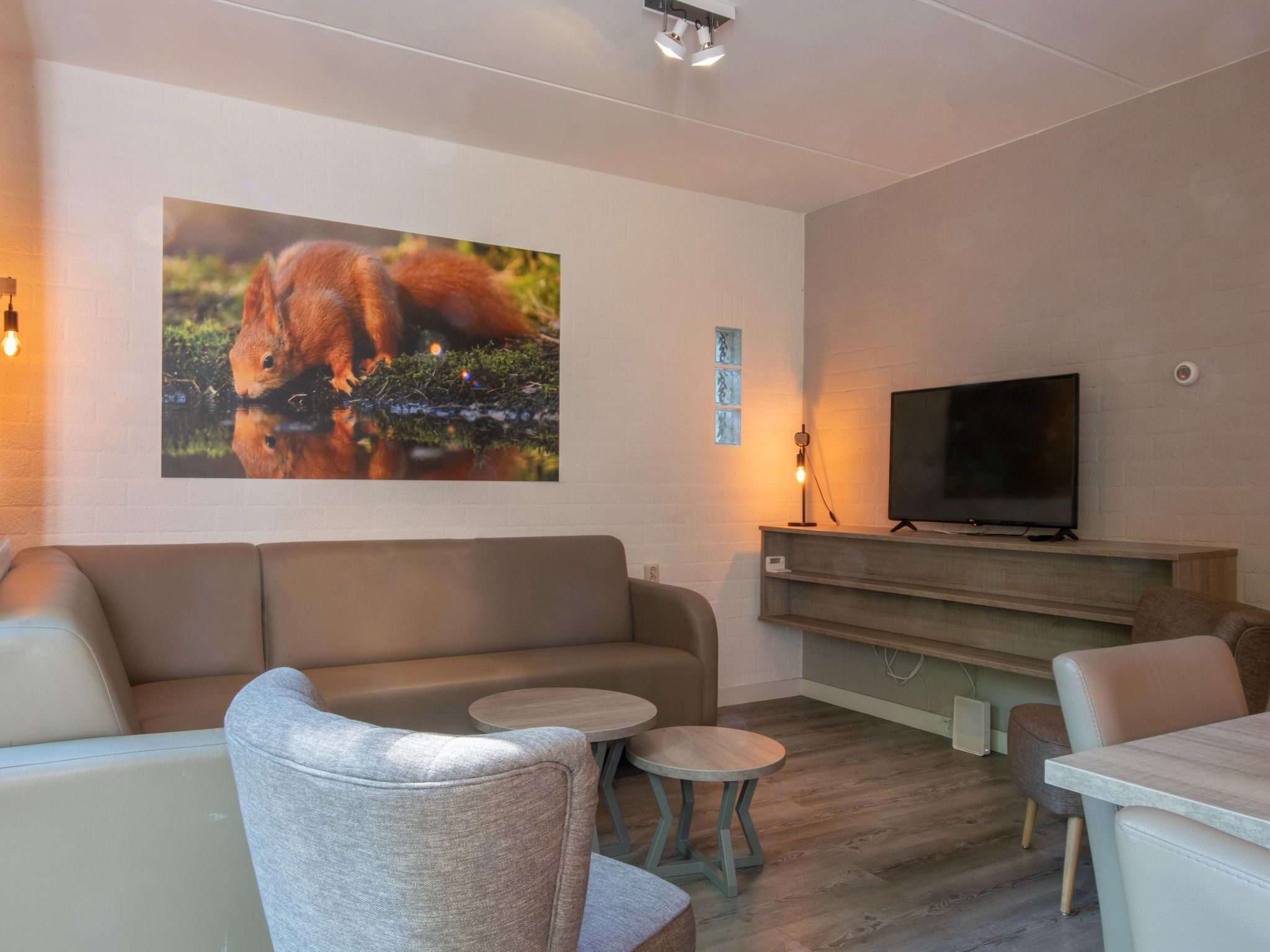 De woonkamer van Vakantiepark de Katjeskelder 14 in Oosterhout