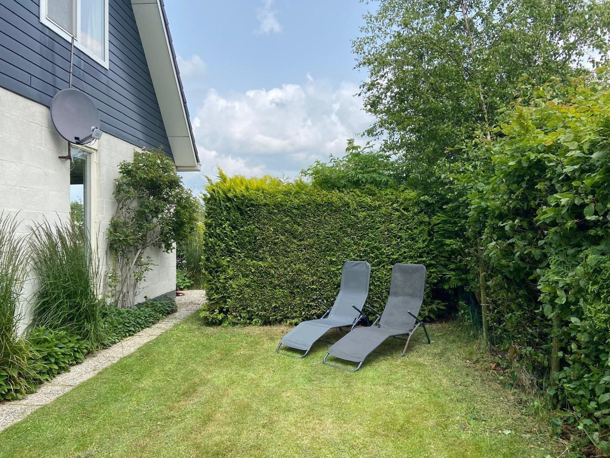 De tuin van Scharsterlaan 9 in Boornzwaag