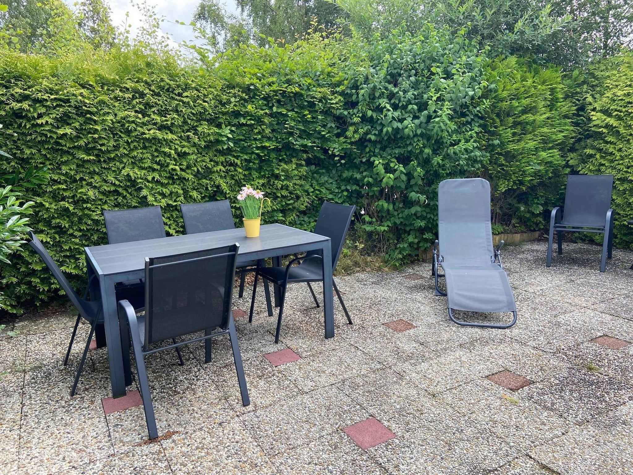 Het terras van Scharsterlaan 9 in Boornzwaag