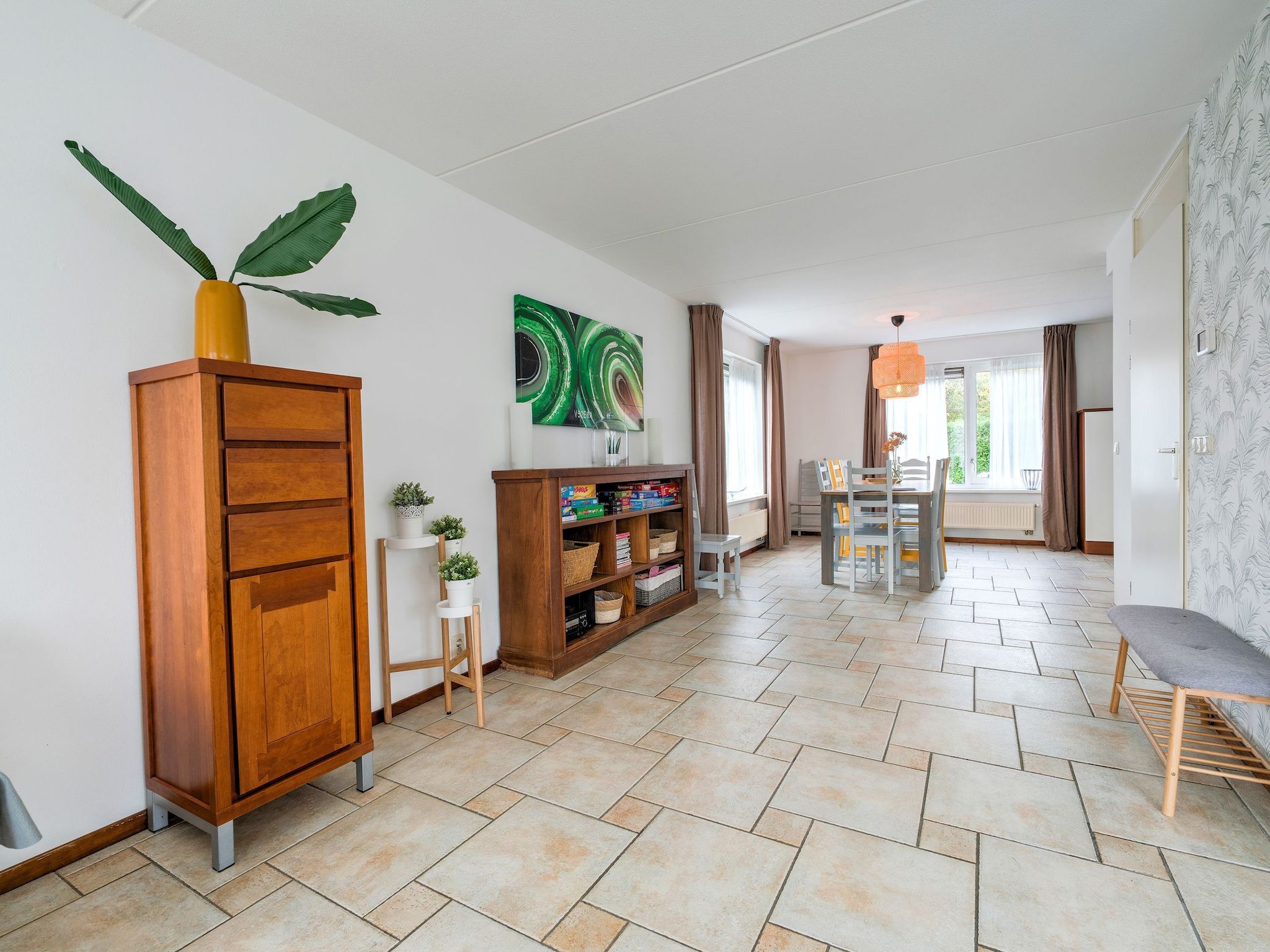 De eetkamer van Zonnig Hosterwold in Zeewolde