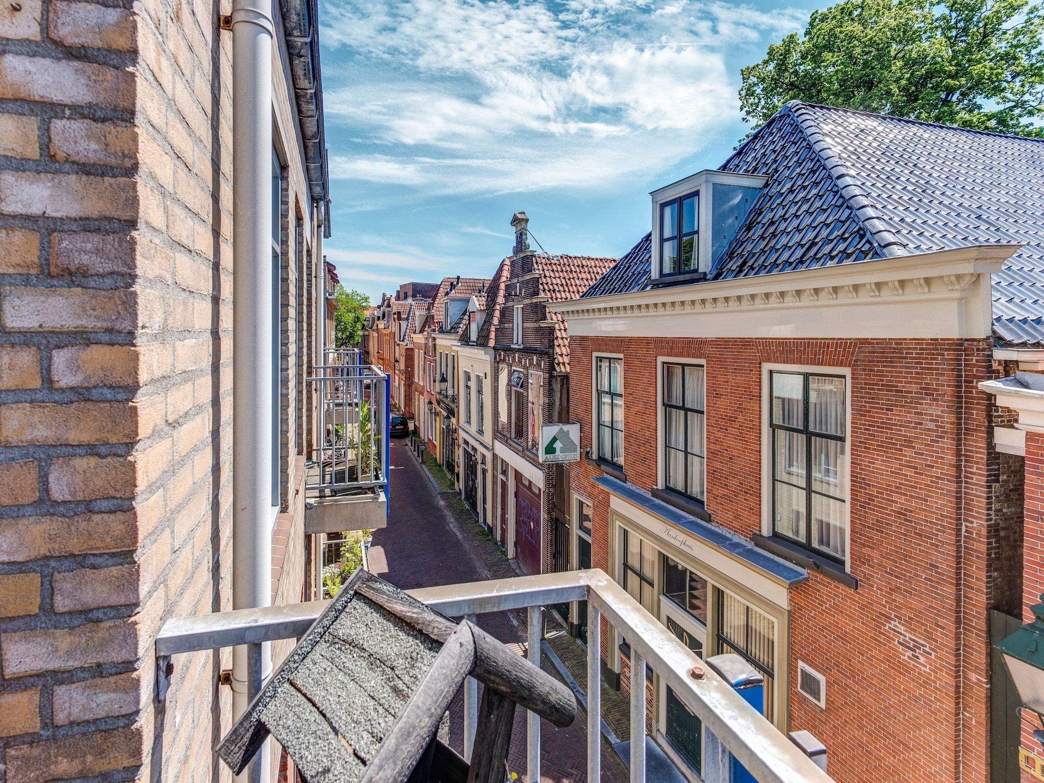 Het terras van Gezellig  appartement in centrum Leeuwarden in Leeuwarden