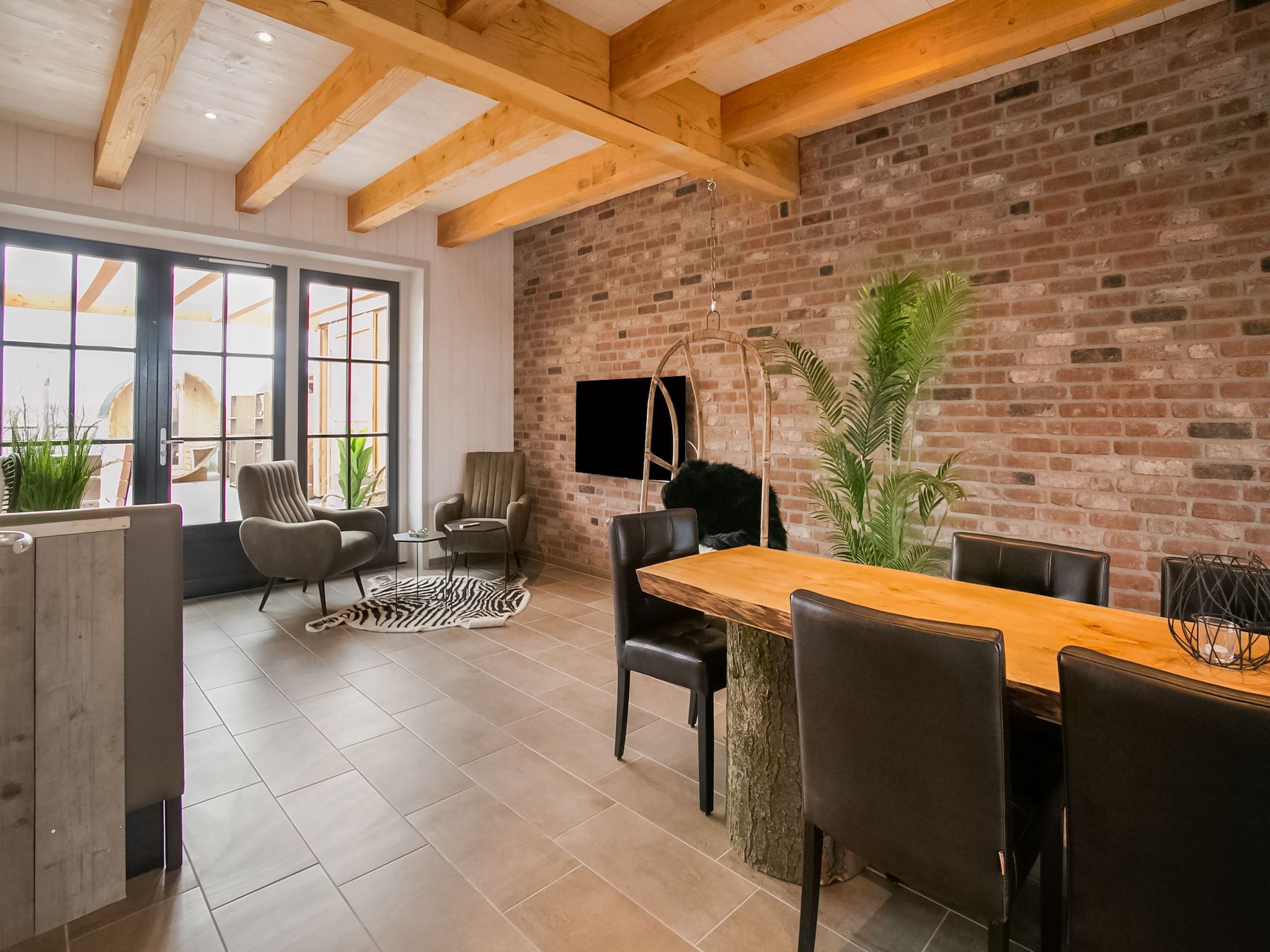 De eetkamer van Hazenborgh - Duinhuis 1 in Callantsoog