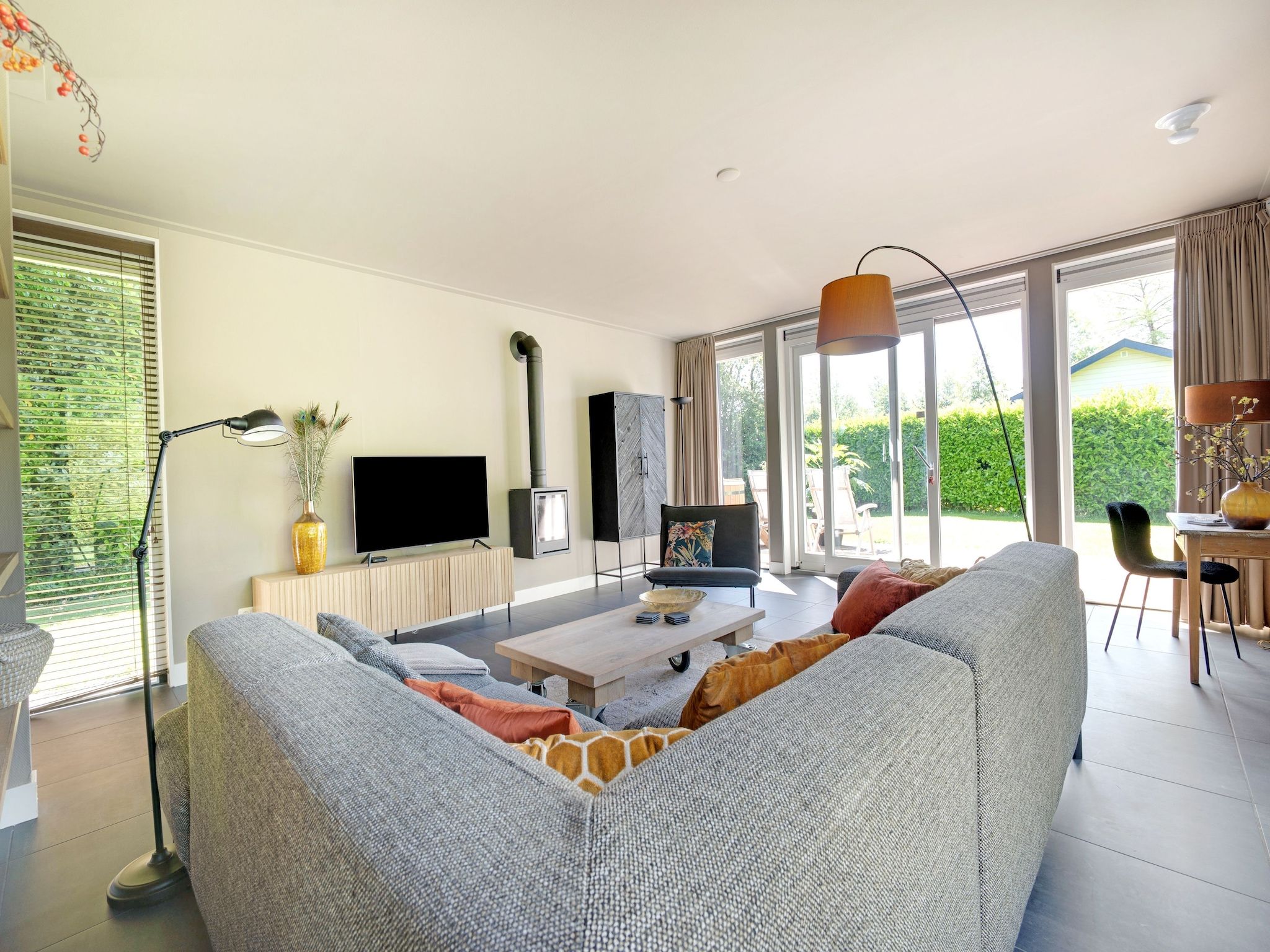 De woonkamer van Stijlvol familiehuis in Grou in Grou