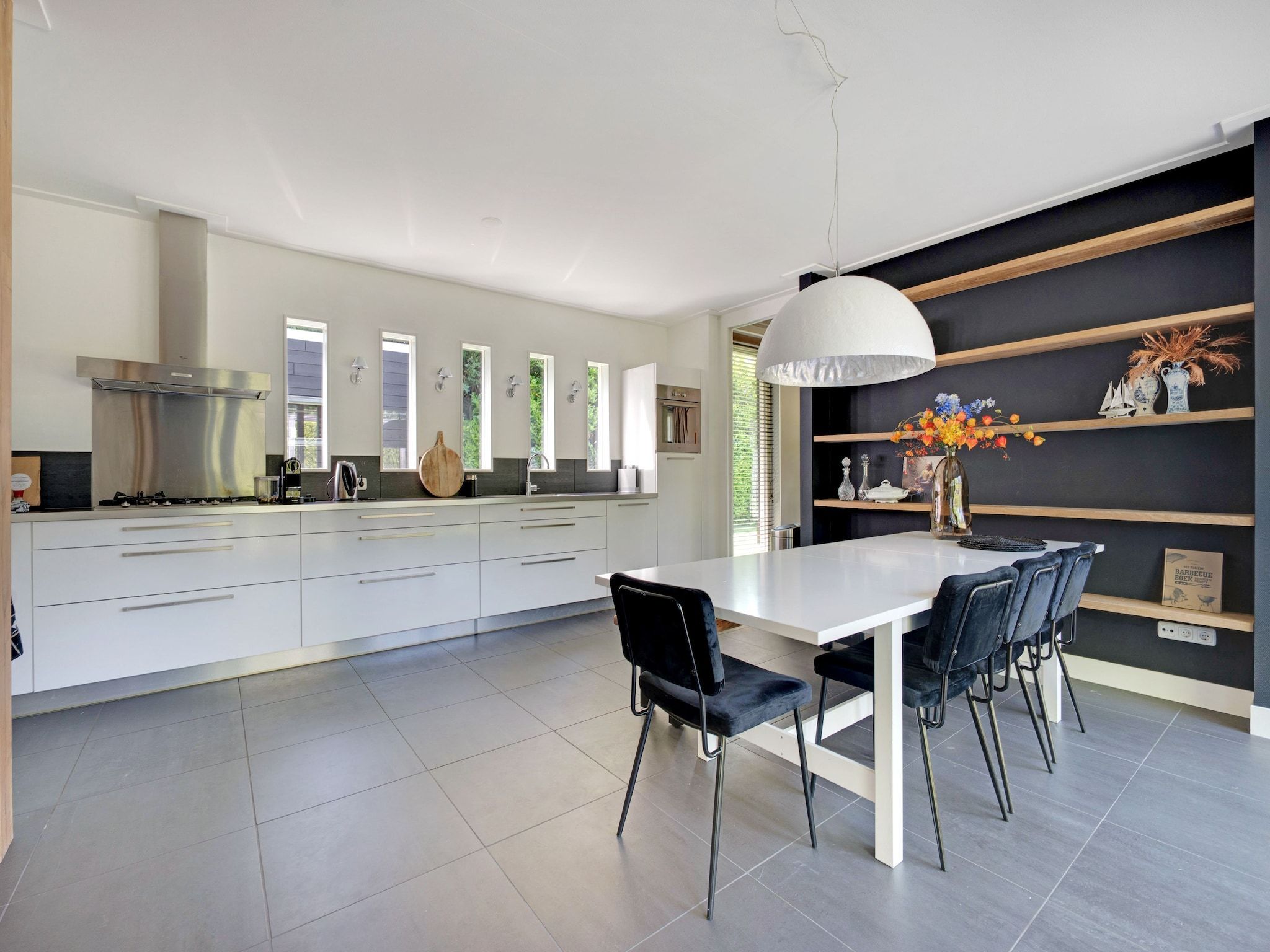 De keuken van Stijlvol familiehuis in Grou in Grou