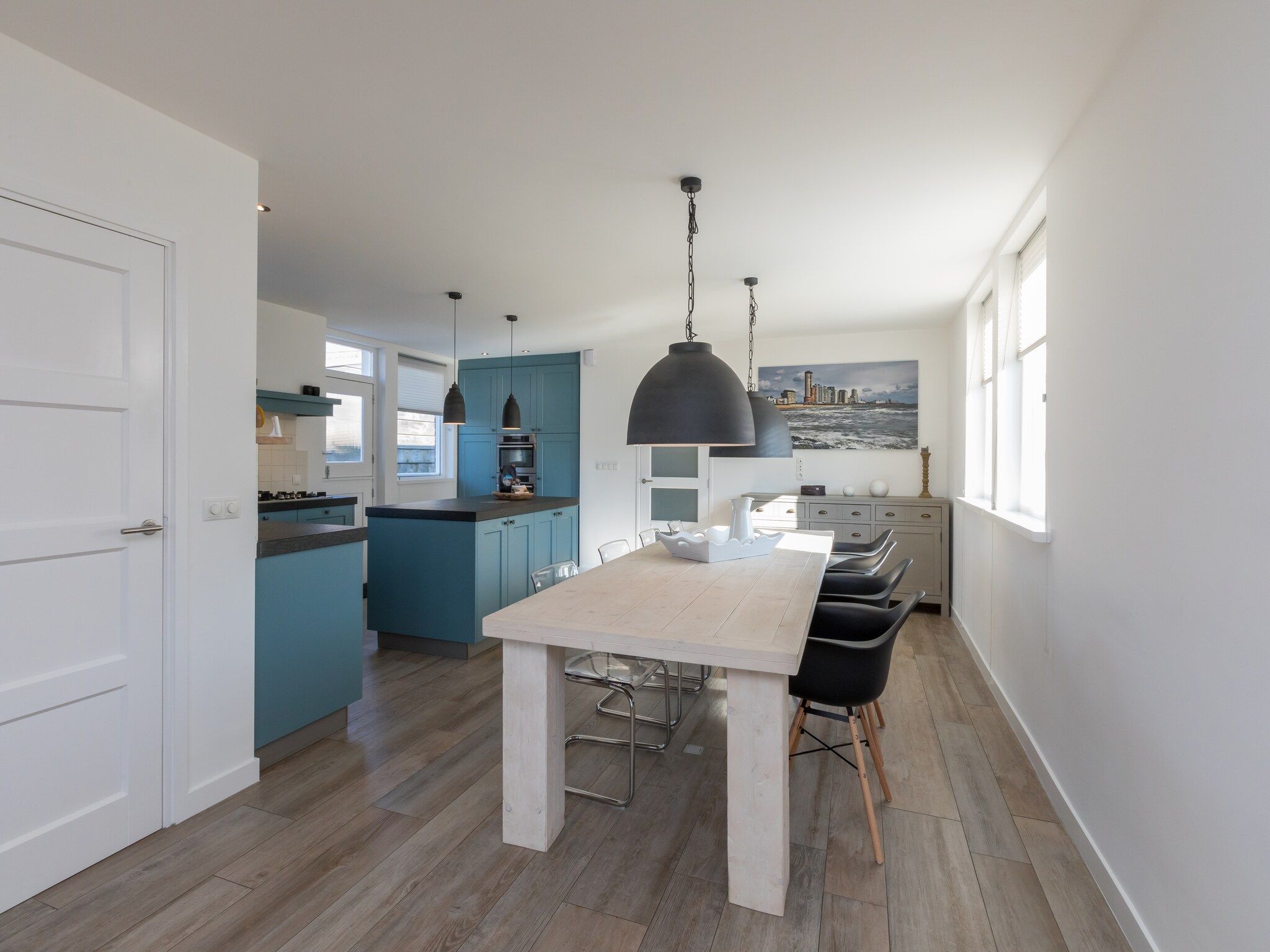 De eetkamer van Oostkapelseweg 32 -Ooievaar in Serooskerke