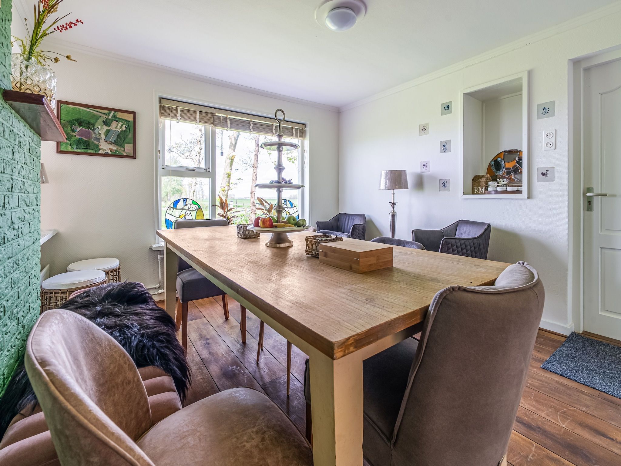 De eetkamer van B&B boerderij GRUTSK in Suwald