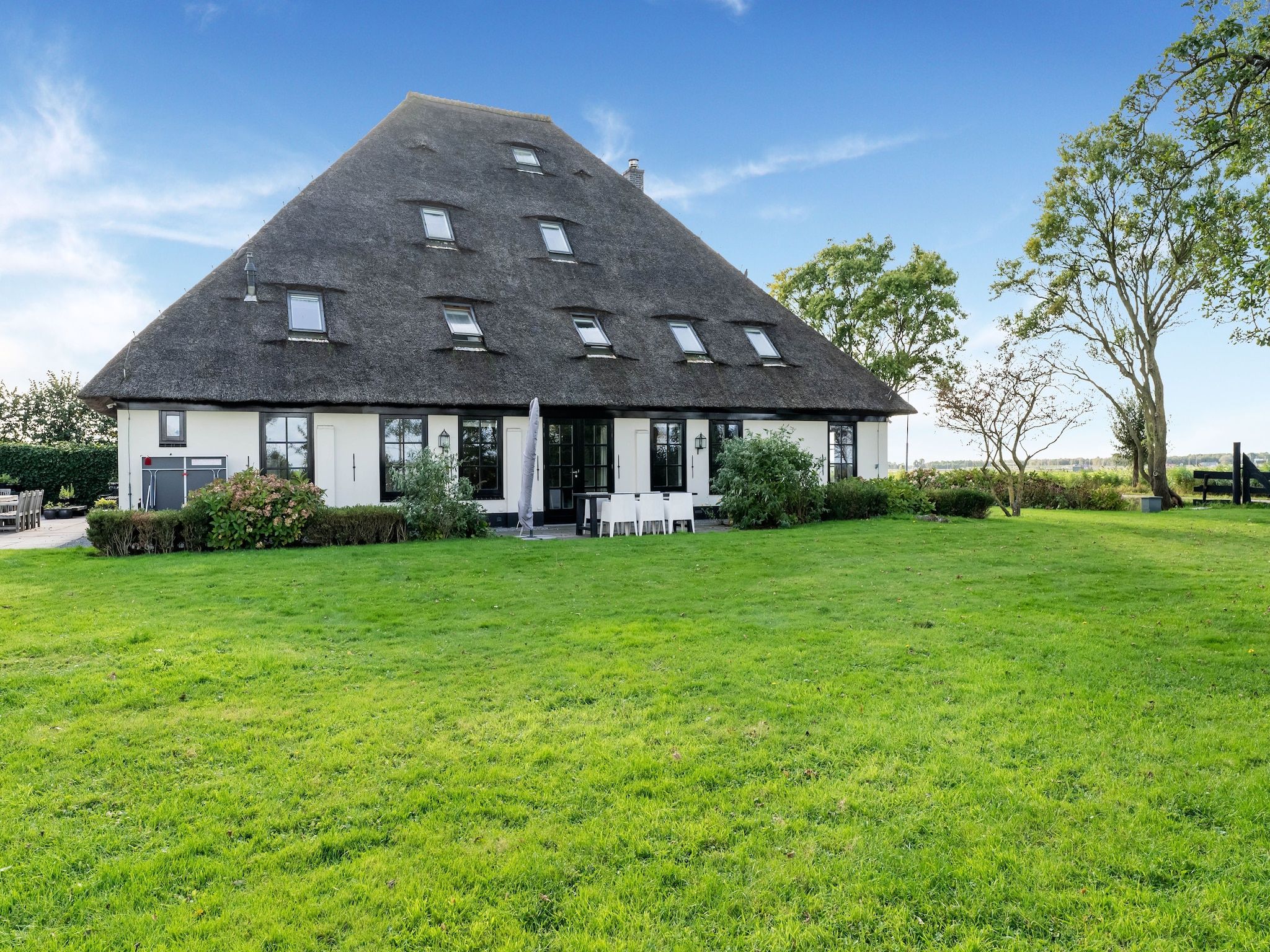 De buitenkant van De Pauwenhof in Heiloo