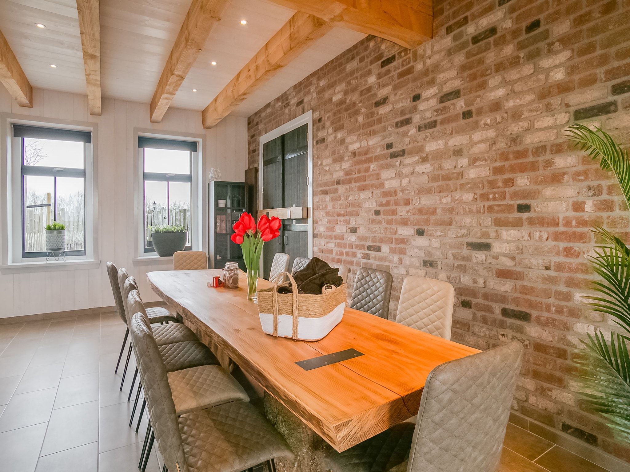 De eetkamer van Hazenborgh - Duinhuis 2 in Callantsoog