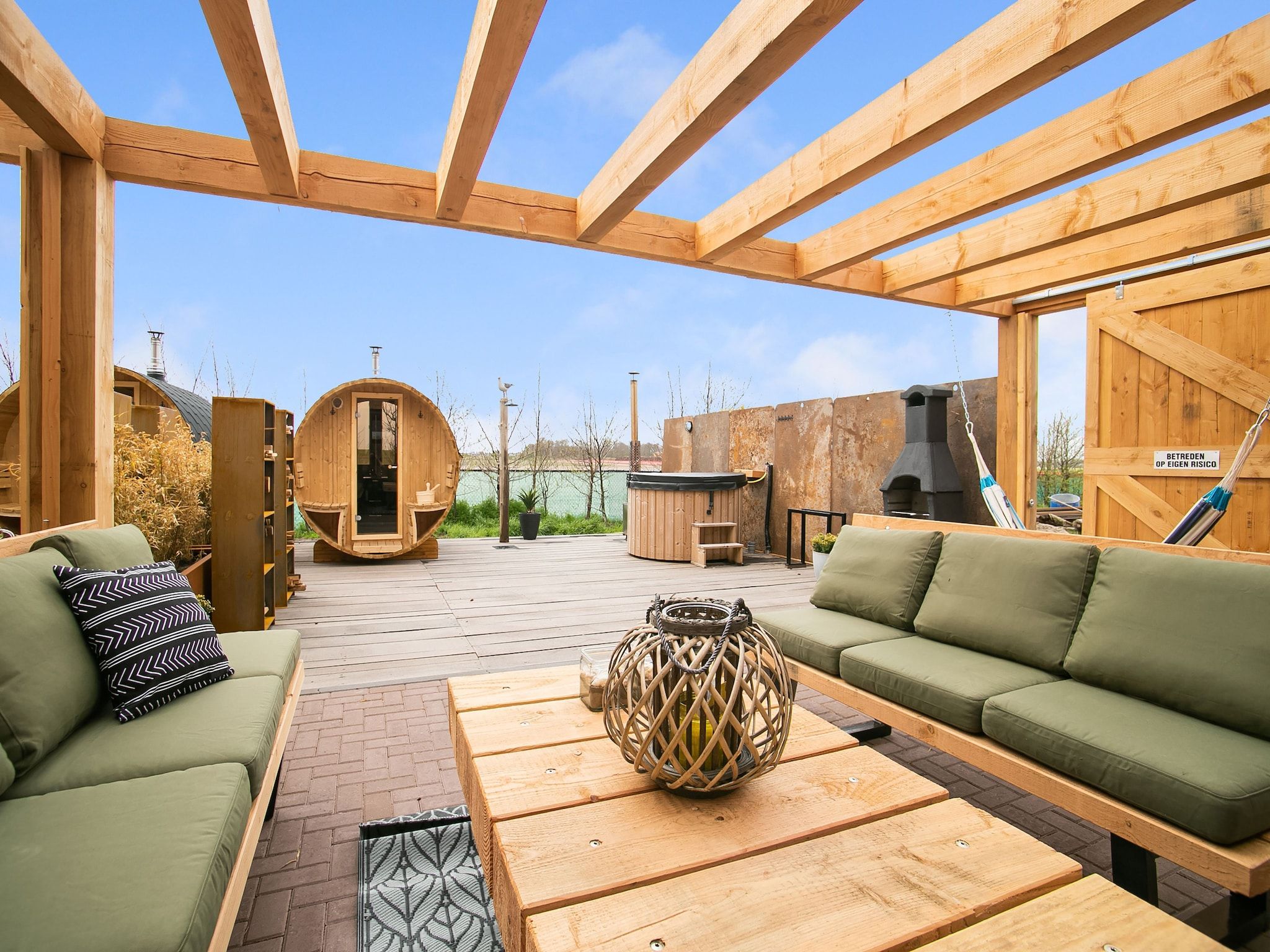 Het terras van Hazenborgh - Duinhuis 2 in Callantsoog