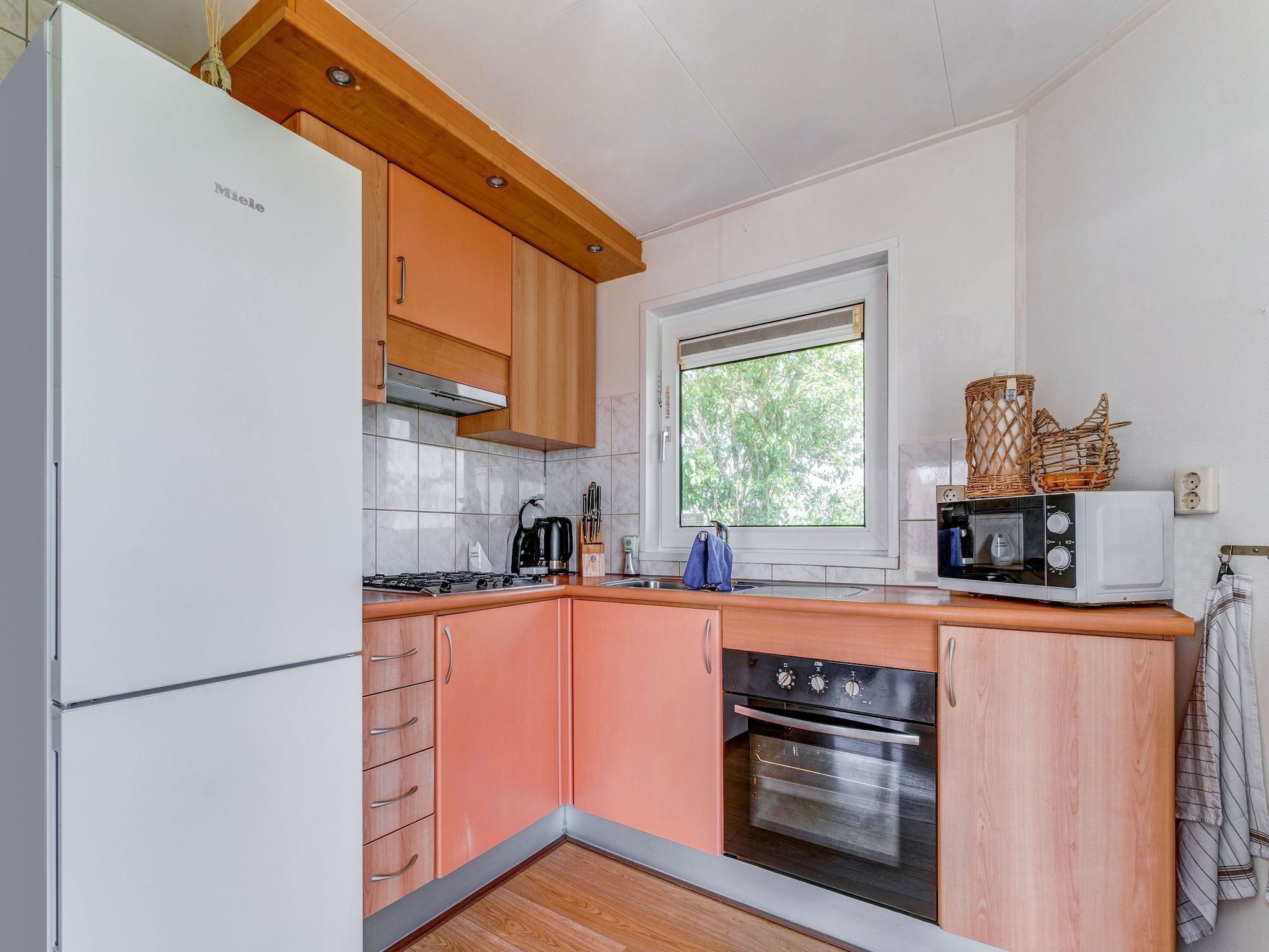 De keuken van Gezellige Boerderij met chalet in Friesland in Suwald