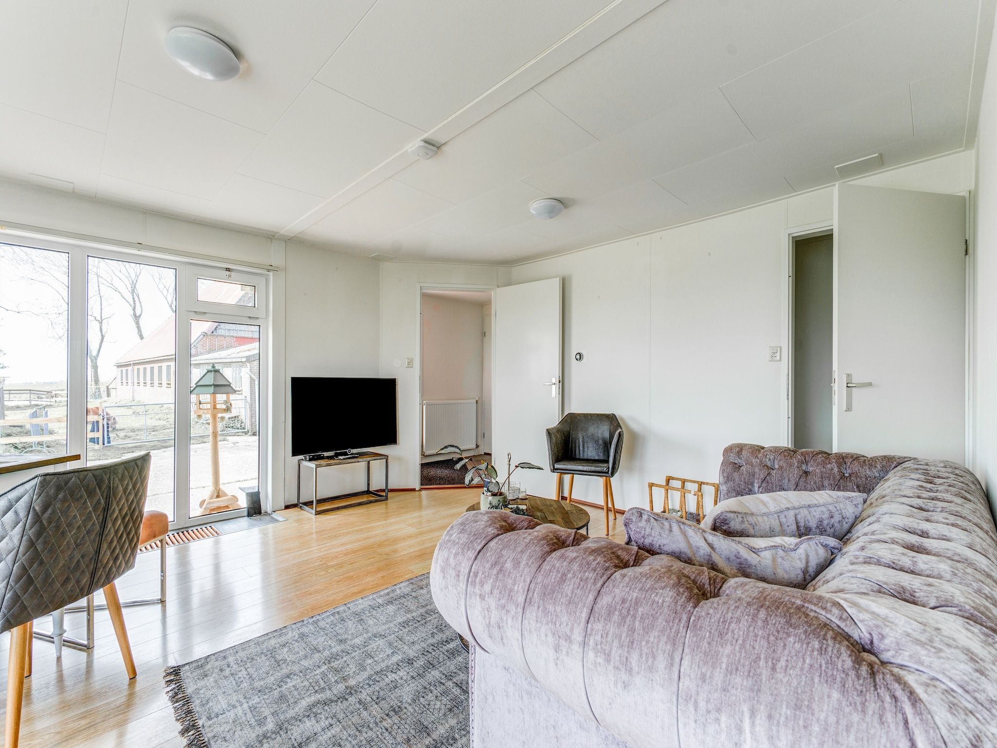 De woonkamer van Gezellige Boerderij met chalet in Friesland in Suwald