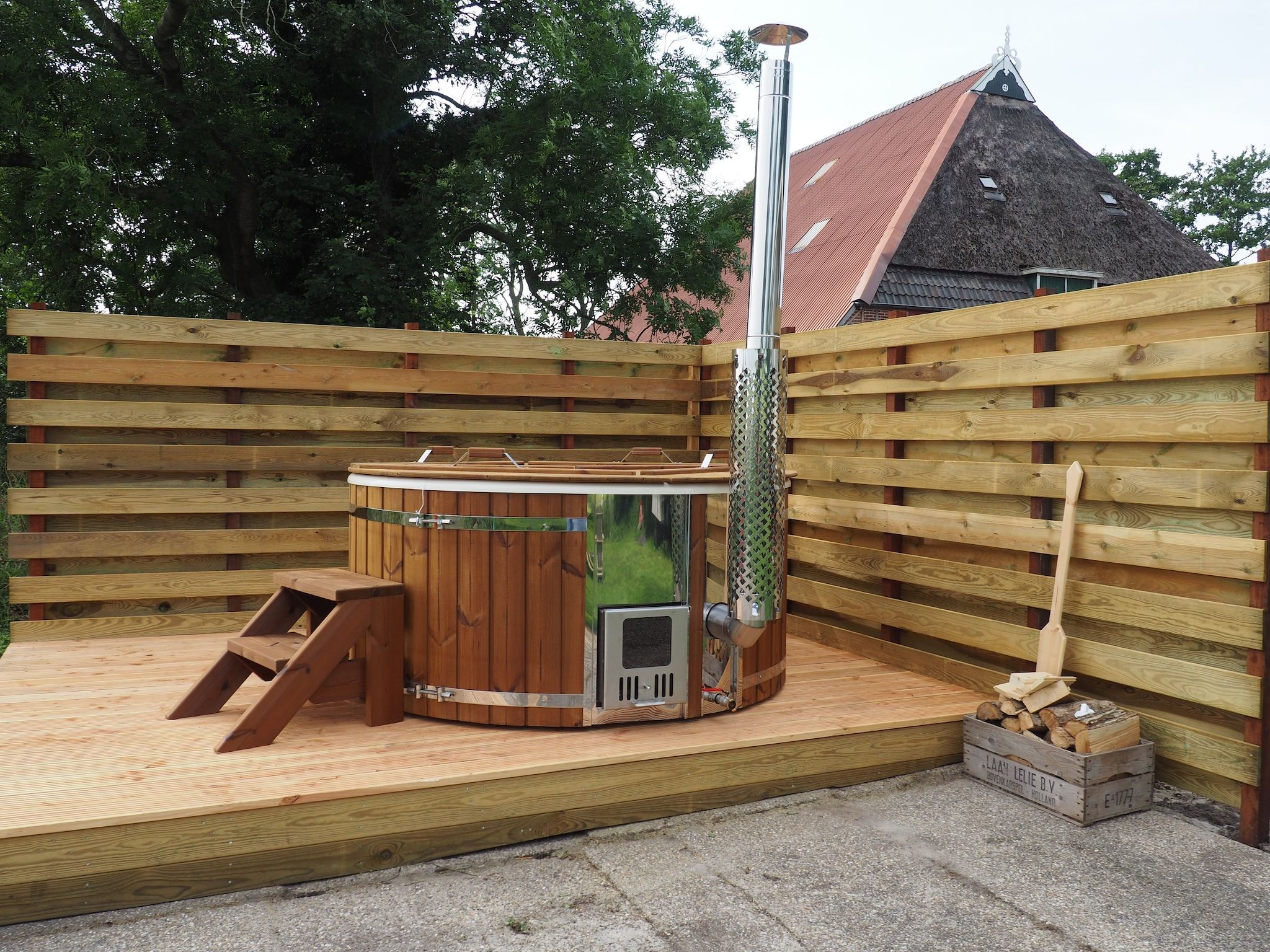 Wellness bij Gezellige Boerderij met chalet in Friesland in Suwald