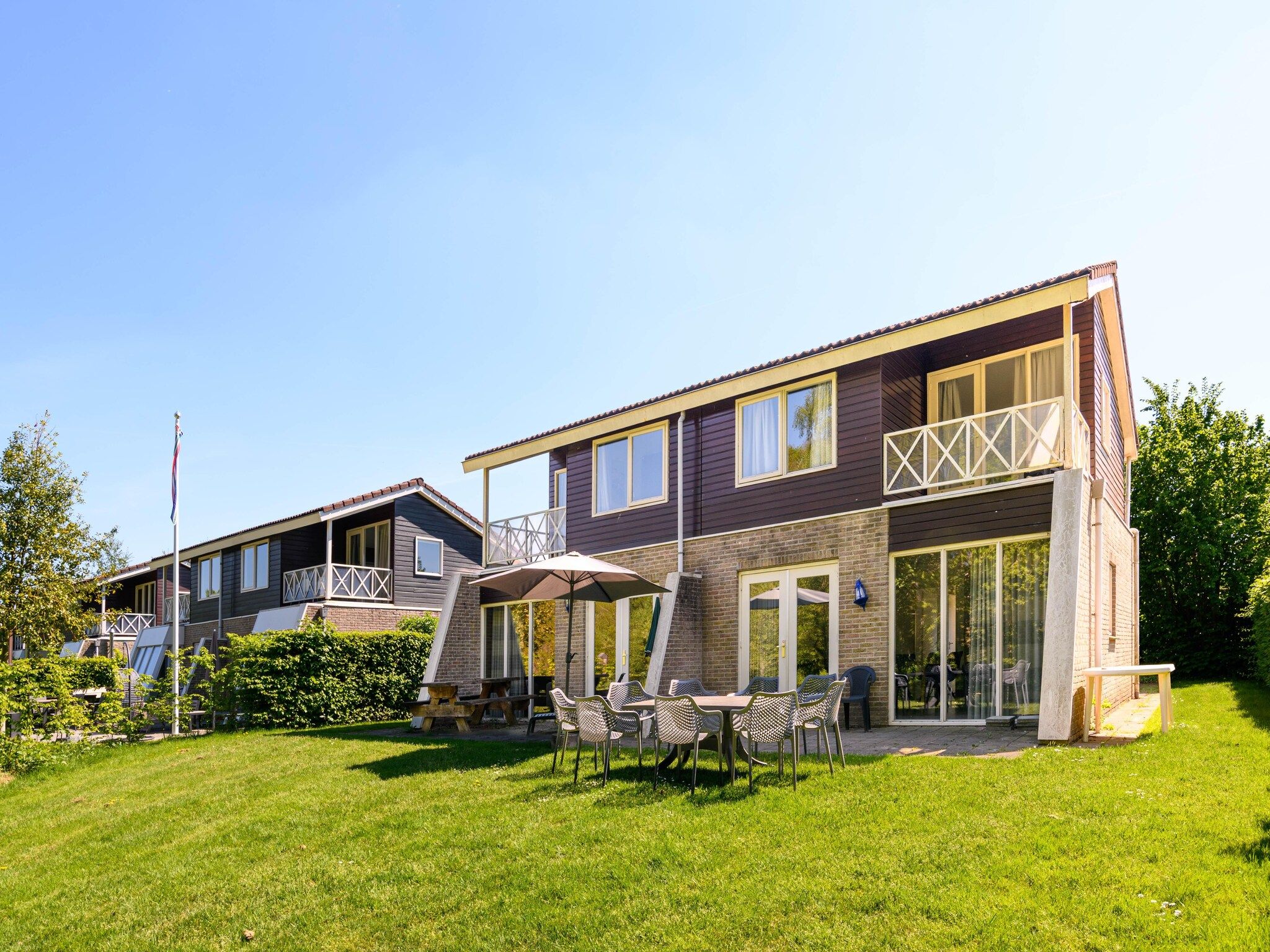De buitenkant van Vakantiepark Emslandermeer 13 in Vlagtwedde
