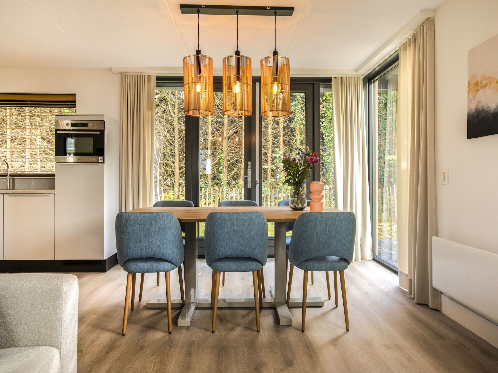 De eetkamer van Cape Helius 23 in Hellevoetsluis