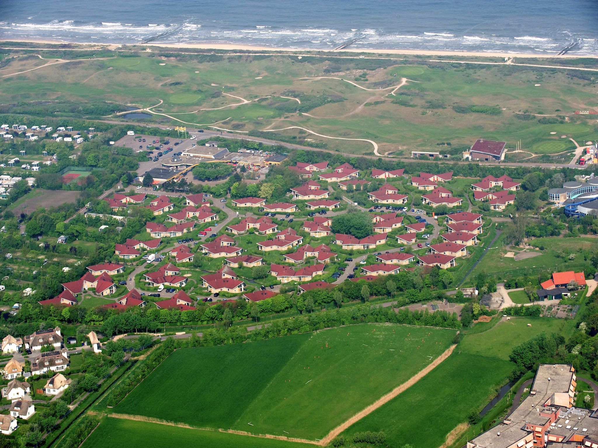 De buitenkant van Vakantiepark Hof Domburg 26 in Domburg