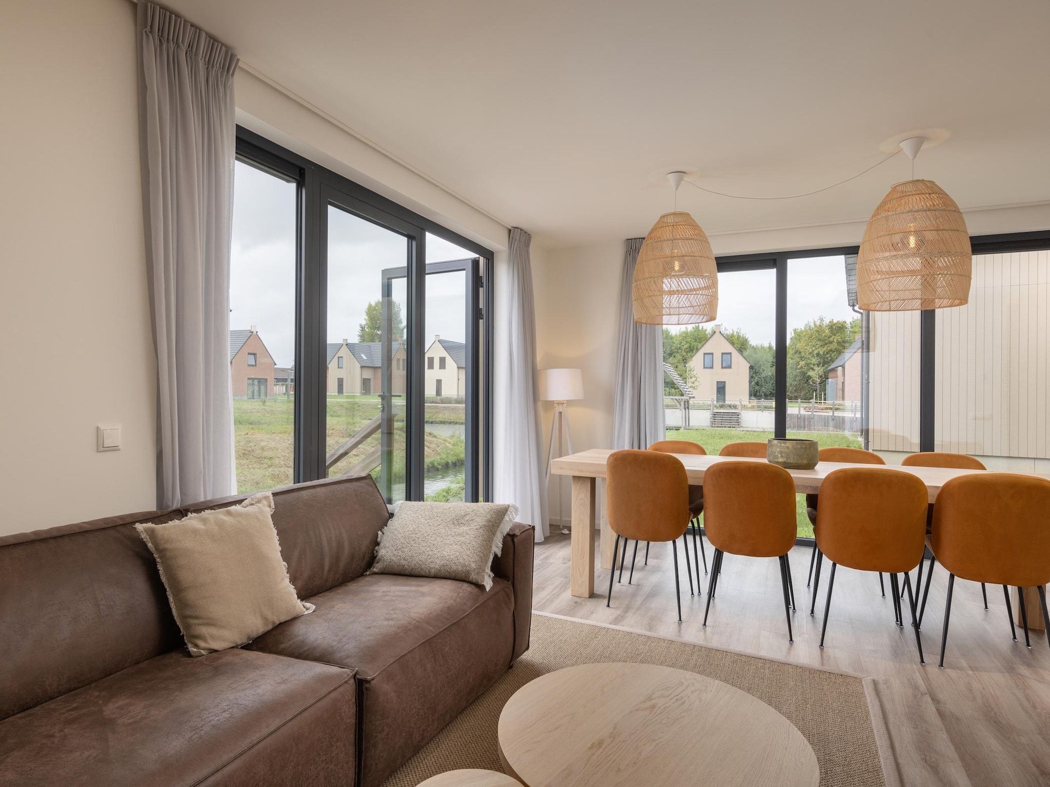 De woonkamer van Park Veerse Kreek 7 in Wolphaartsdijk