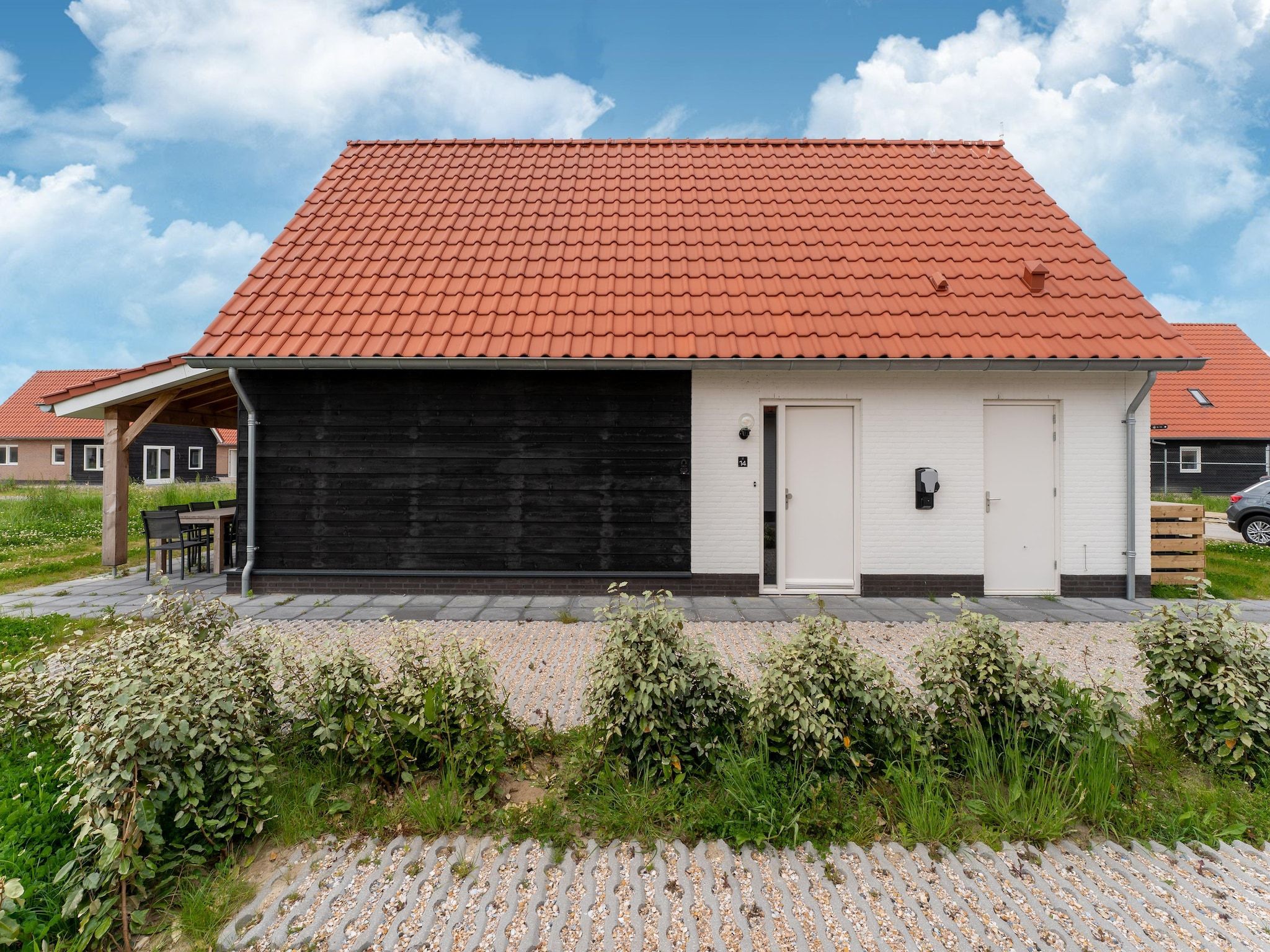 De buitenkant van De Scholekster Huis Nr 14 in Scherpenisse