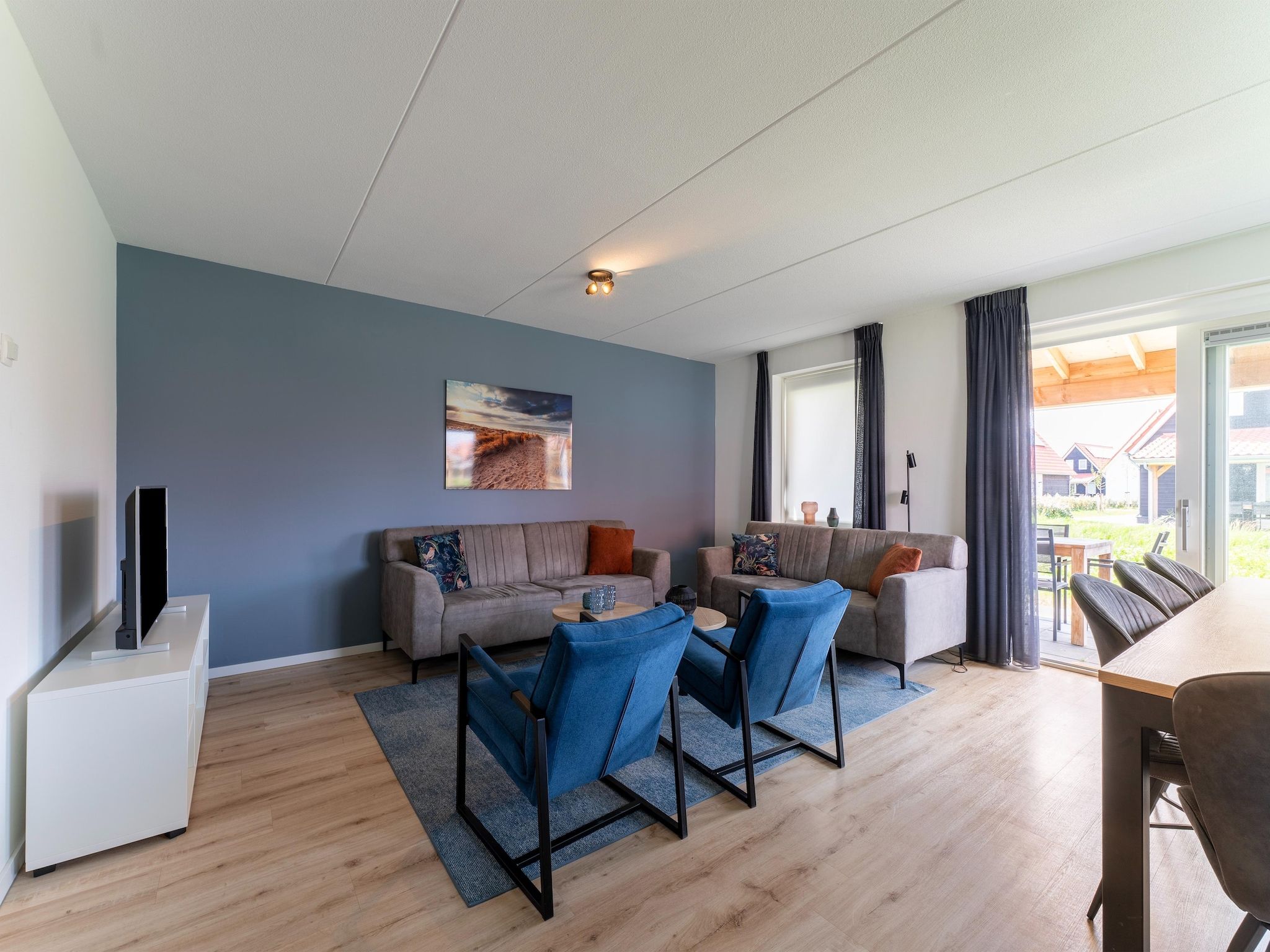 De woonkamer van De Scholekster Huis Nr 14 in Scherpenisse