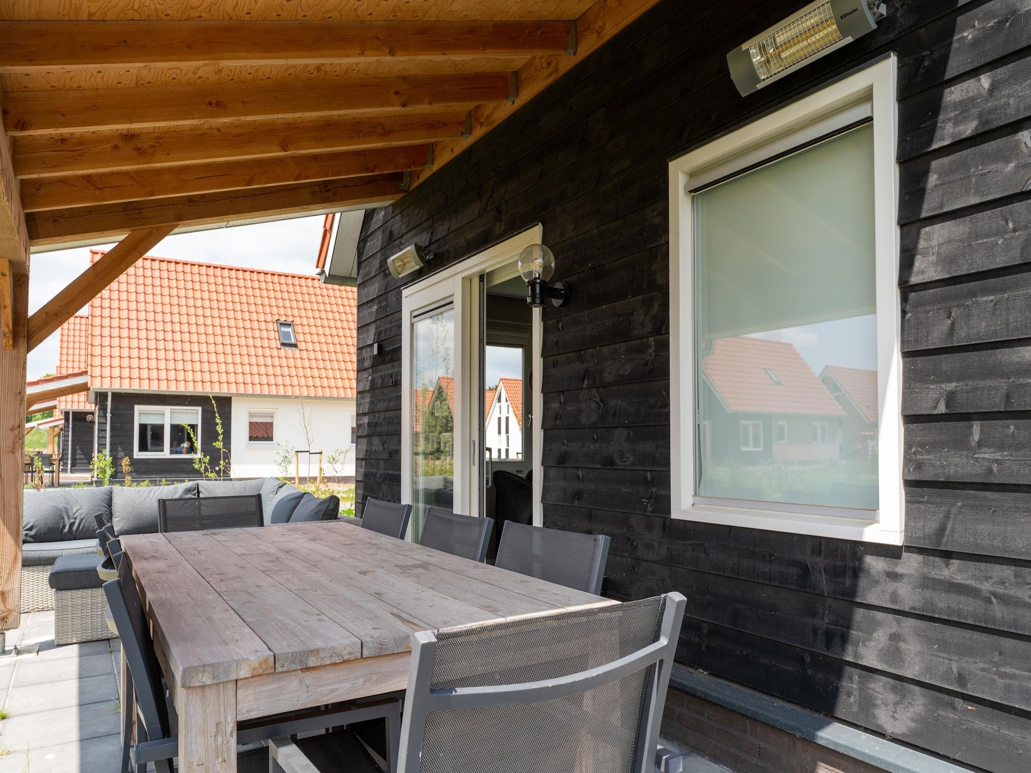 Het terras van De Scholekster Huis Nr 14 in Scherpenisse