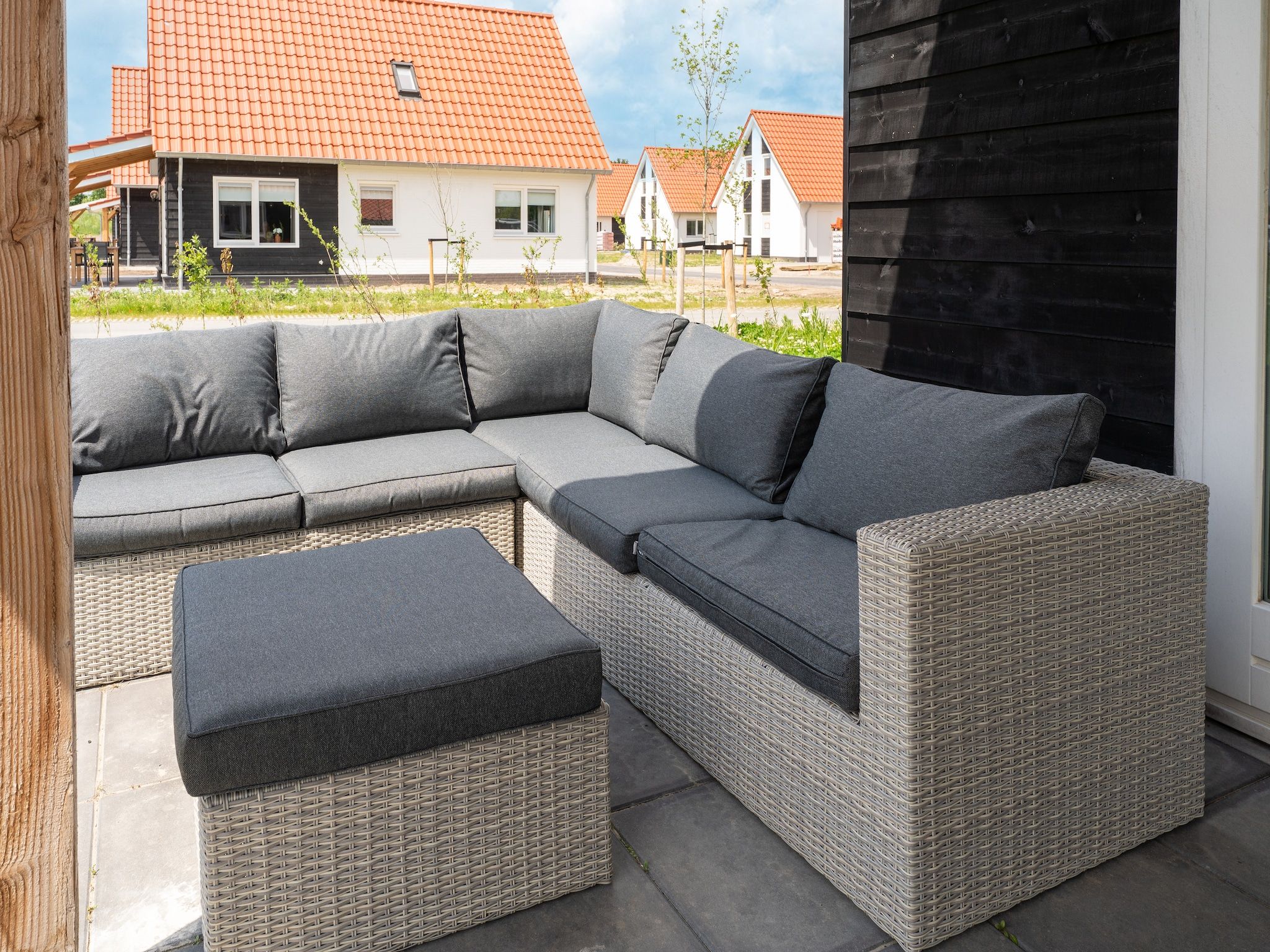 Het terras van De Scholekster Huis Nr 14 in Scherpenisse