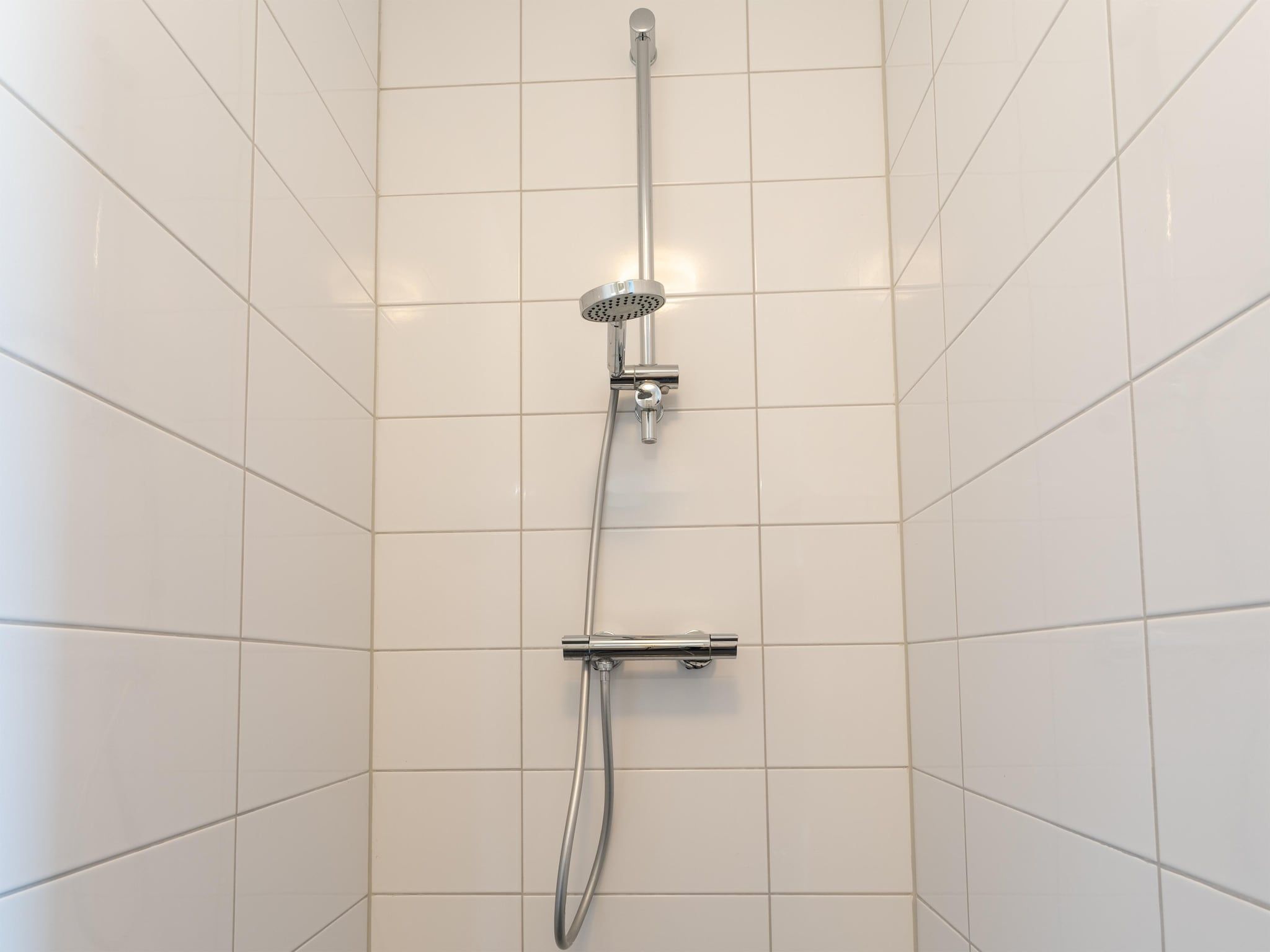 De badkamer van De Scholekster Huis Nr 14 in Scherpenisse