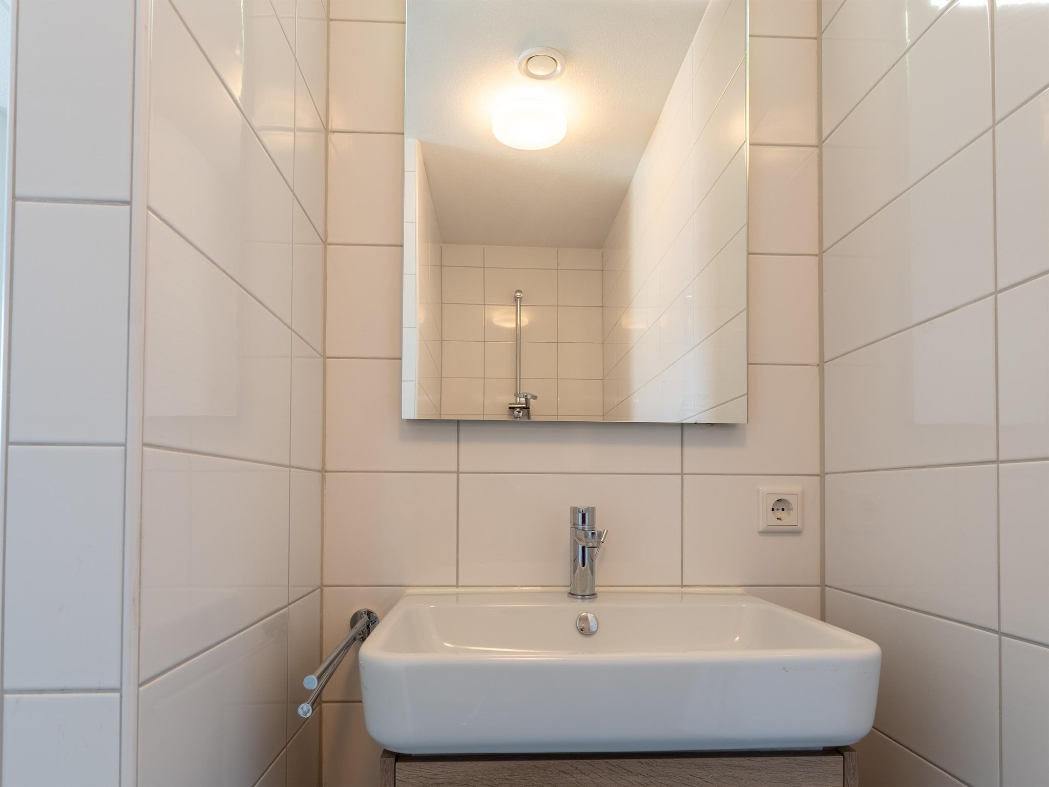 De badkamer van De Scholekster Huis Nr 14 in Scherpenisse