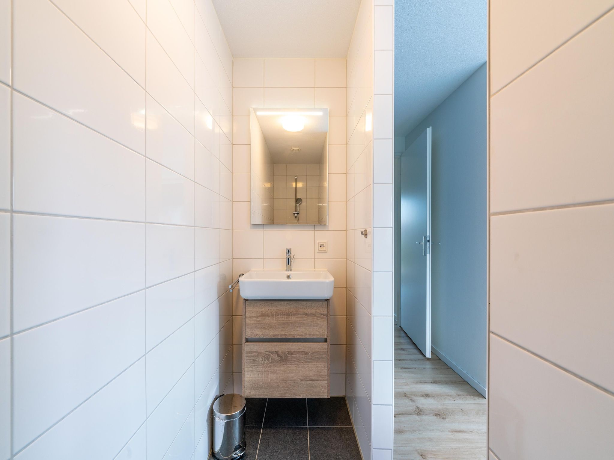 De badkamer van De Kluut Huis Nr 12 in Scherpenisse