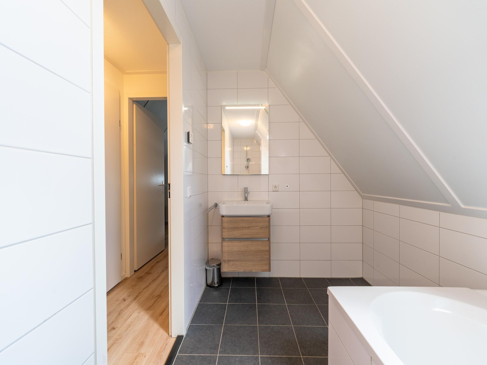 De badkamer van De Kluut Huis Nr 12 in Scherpenisse