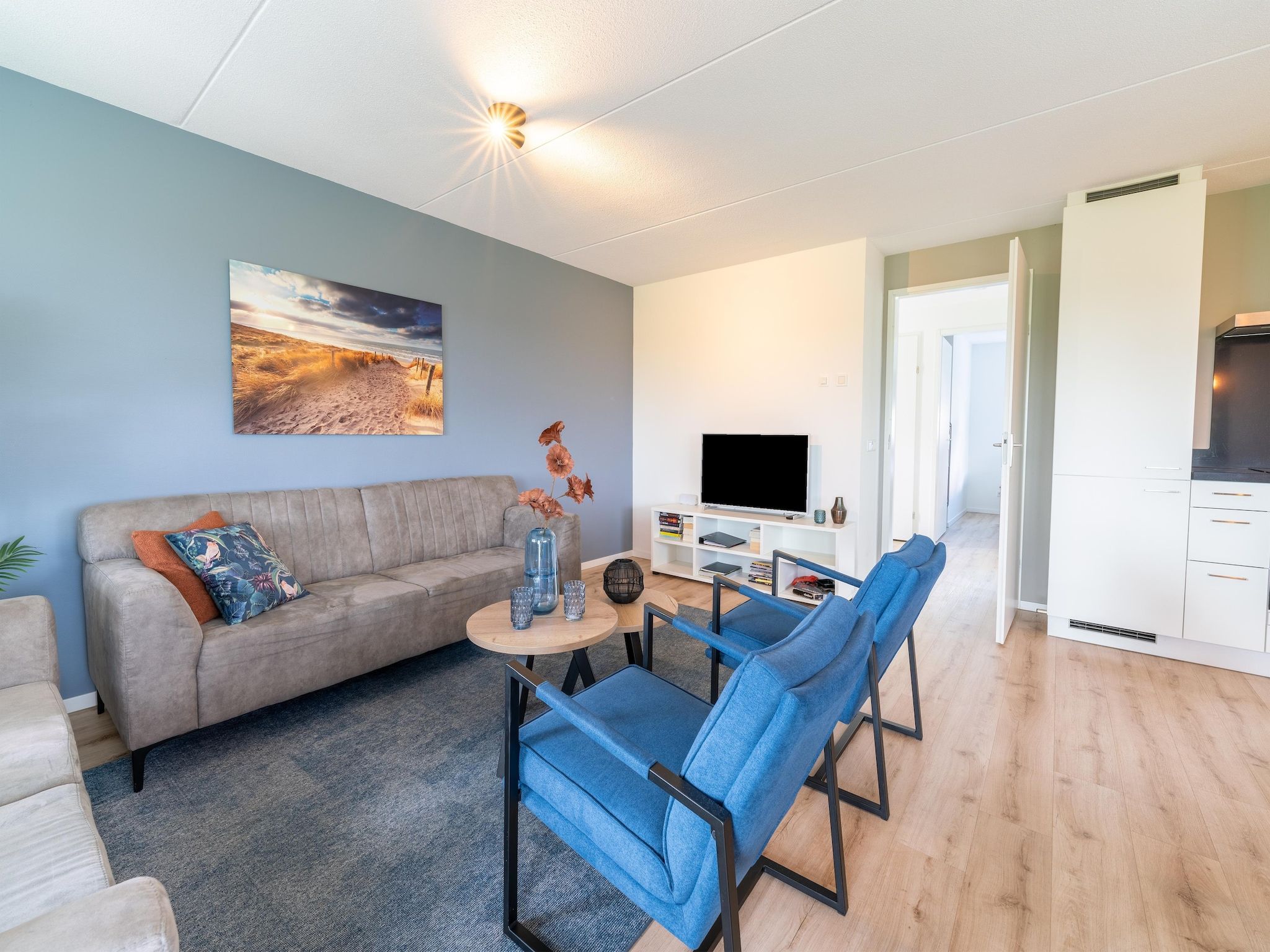 De woonkamer van De Kluut Huis Nr 12 in Scherpenisse