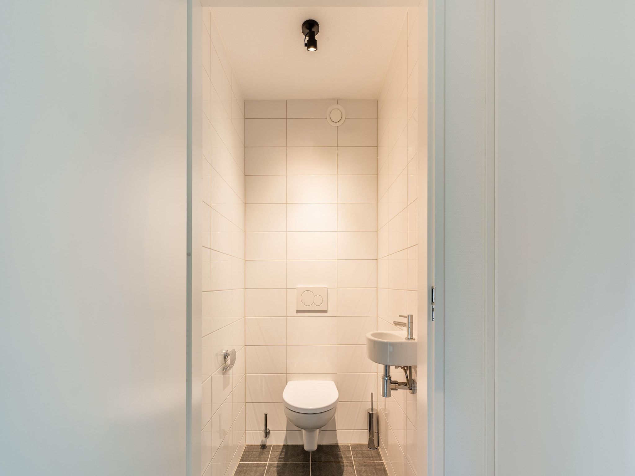 De badkamer van De Ooievaar Huis Nr 47 in Scherpenisse