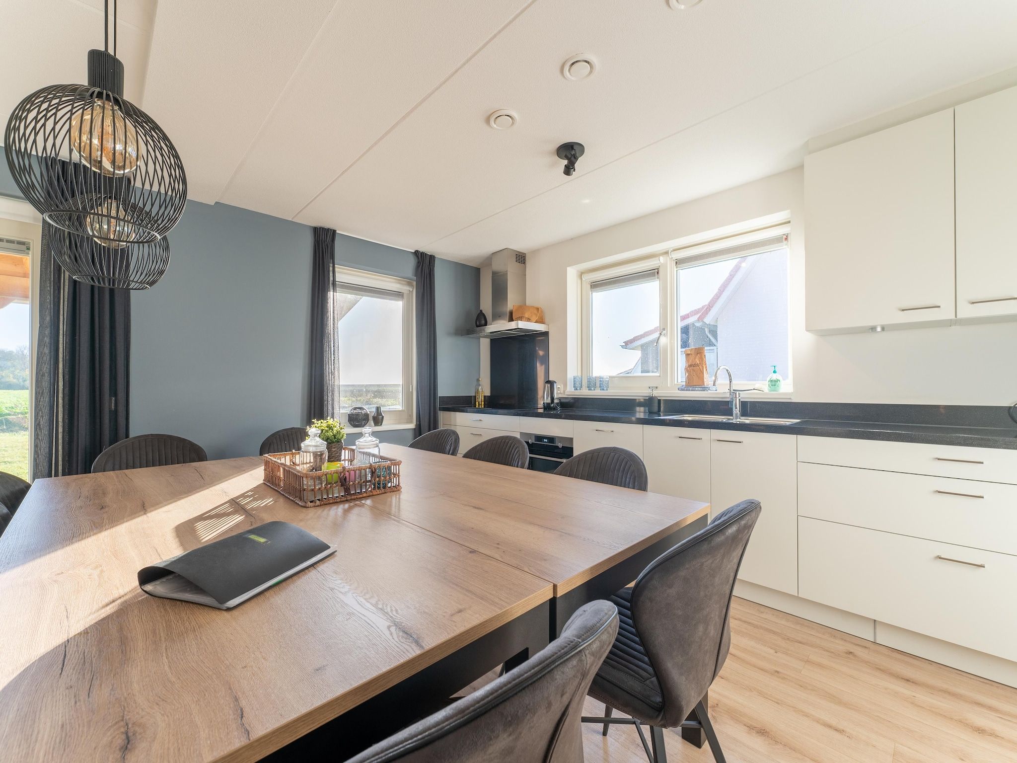 De keuken van De Roodborst Huis Nr 31 in Scherpenisse