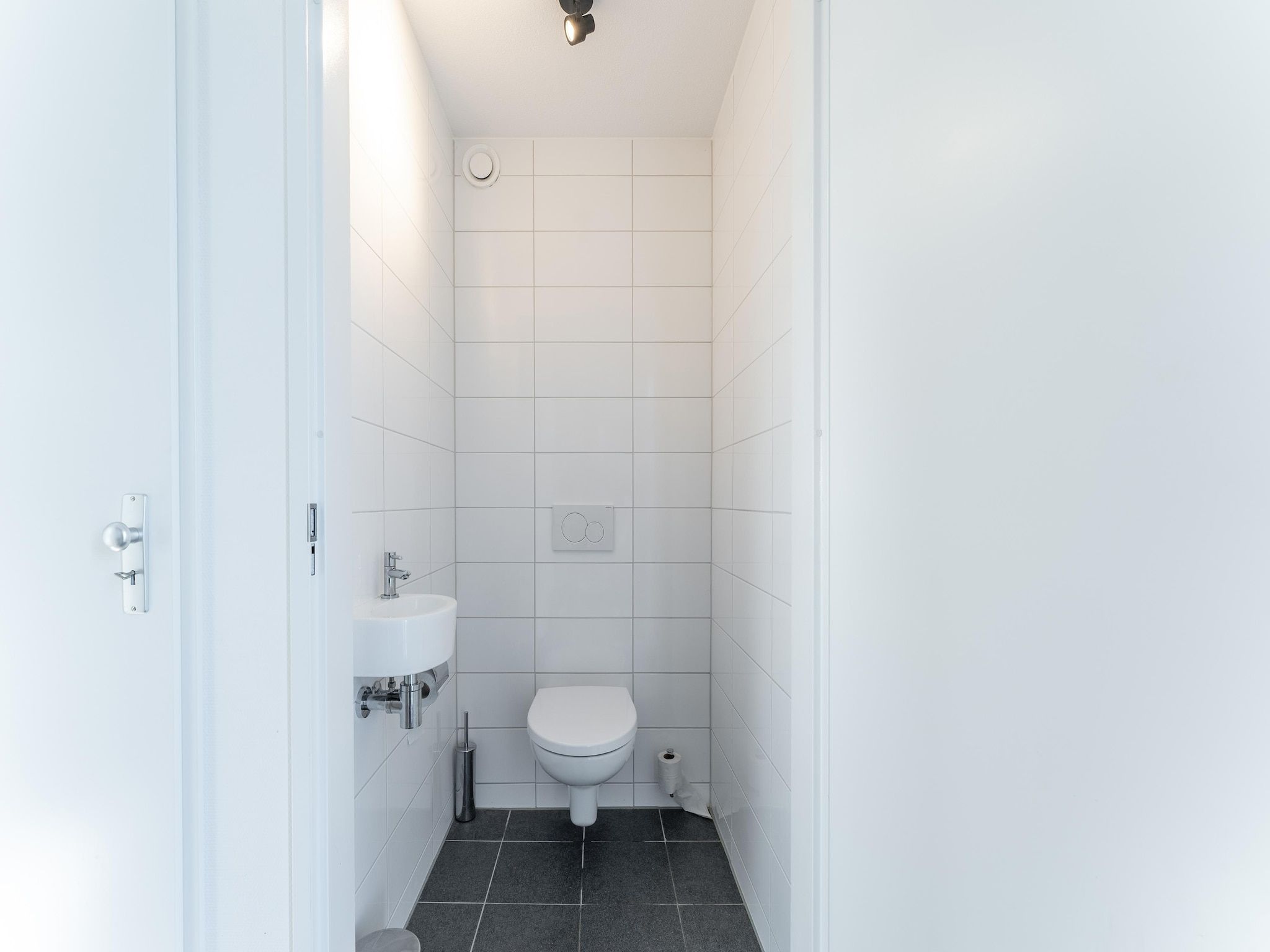 De badkamer van De Roodborst Huis Nr 31 in Scherpenisse
