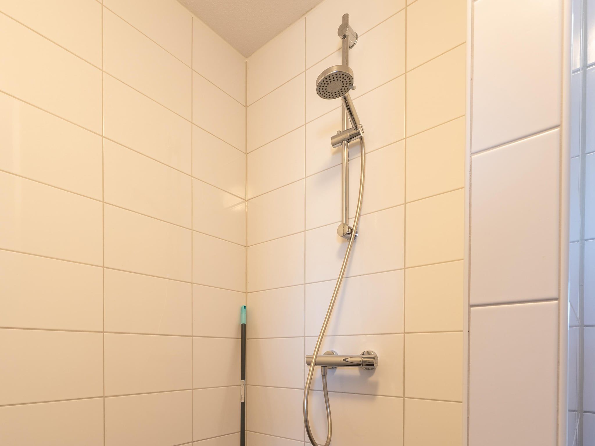 De badkamer van De Roodborst Huis Nr 31 in Scherpenisse