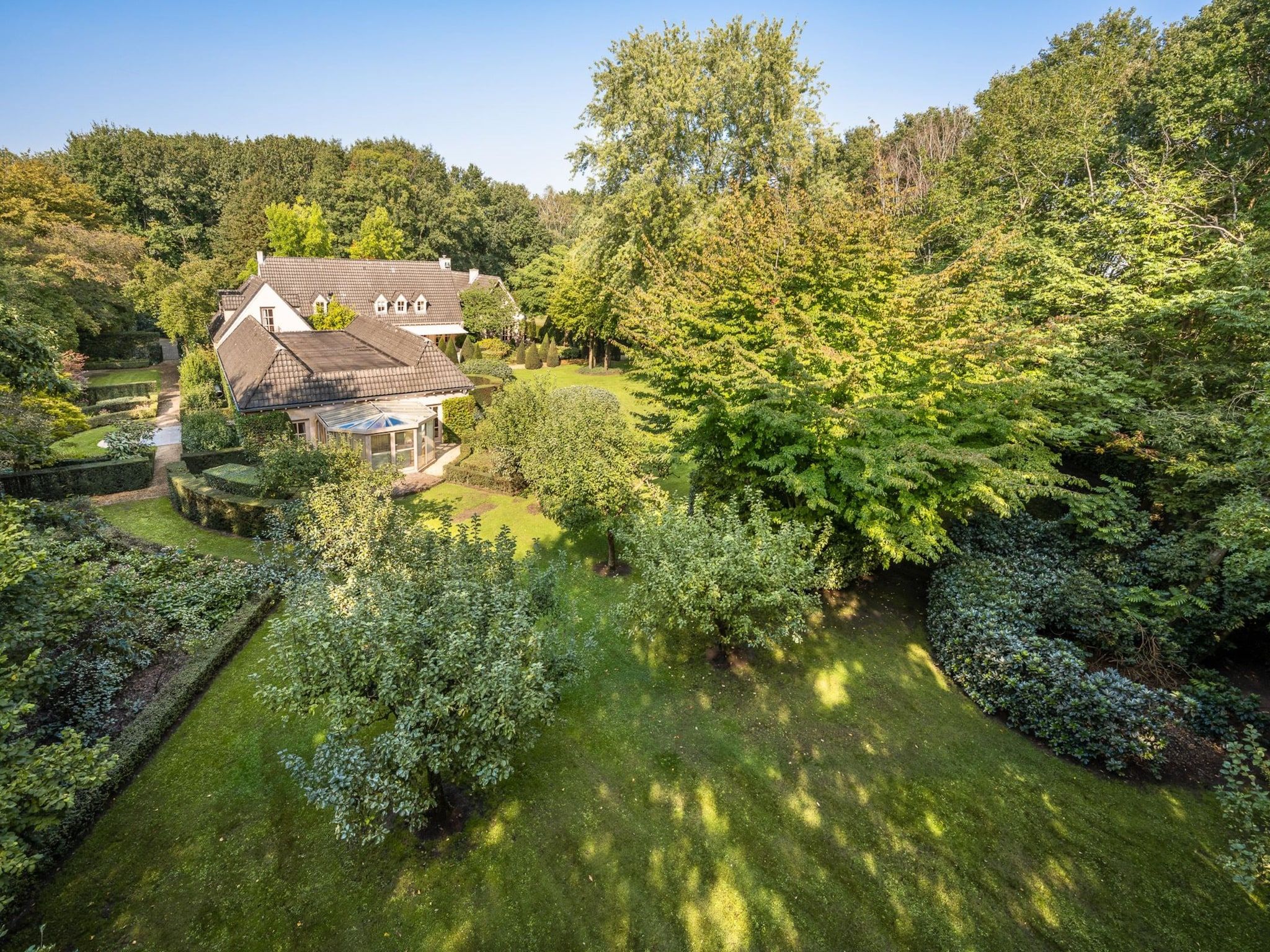 De buitenkant van Villa Loonse Duinen in Drunen