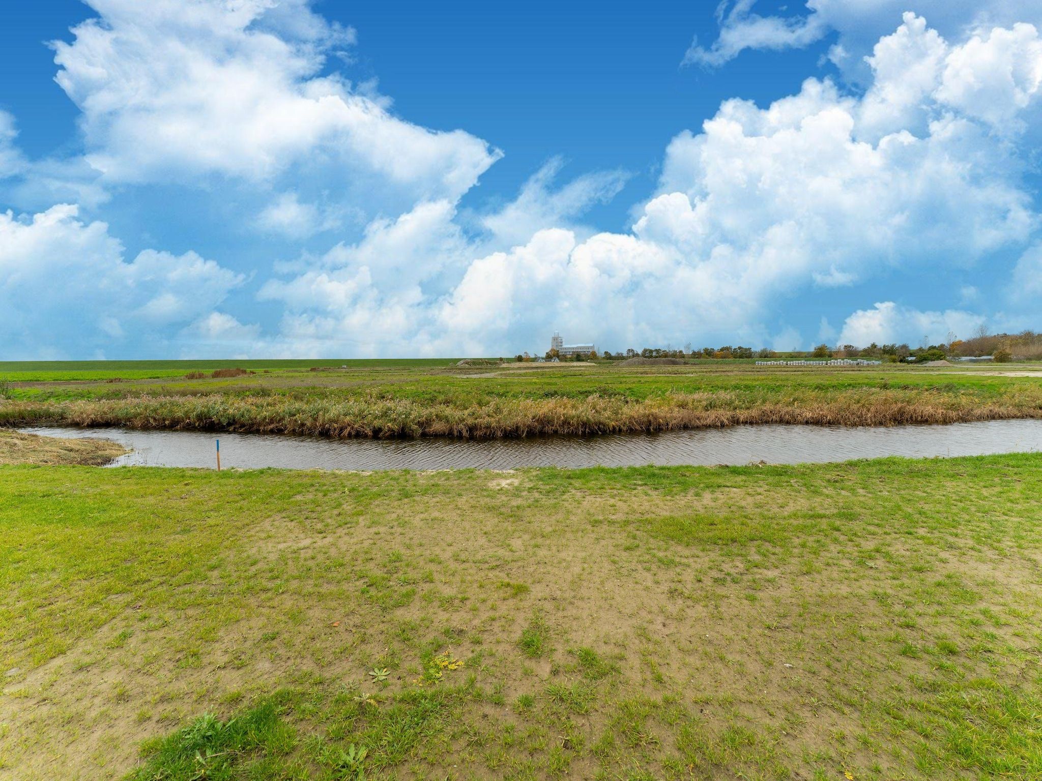 De tuin van De Albatros Huis Nr 49 in Scherpenisse