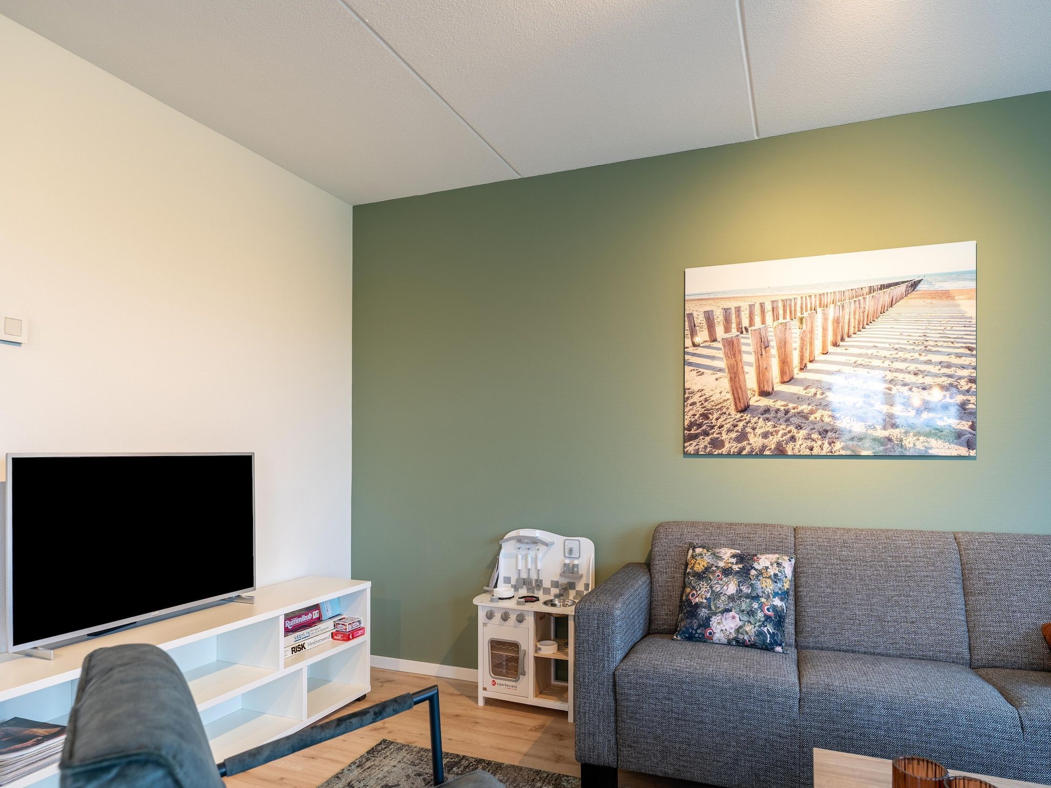 De woonkamer van De Albatros Huis Nr 49 in Scherpenisse