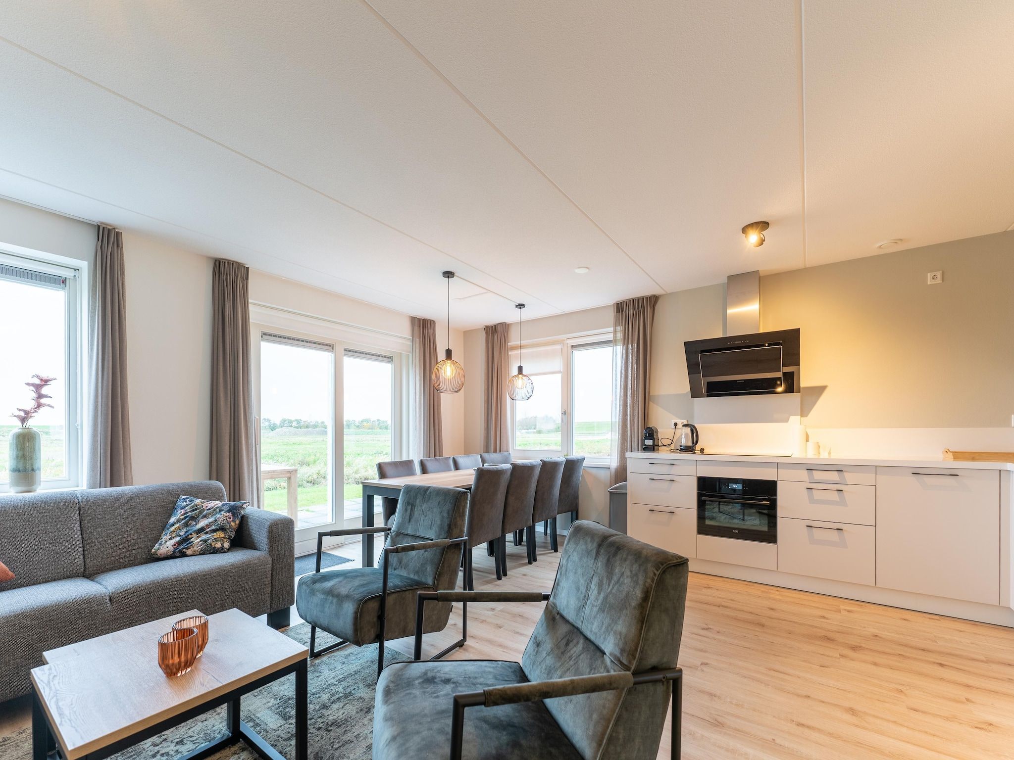 De woonkamer van De Albatros Huis Nr 49 in Scherpenisse