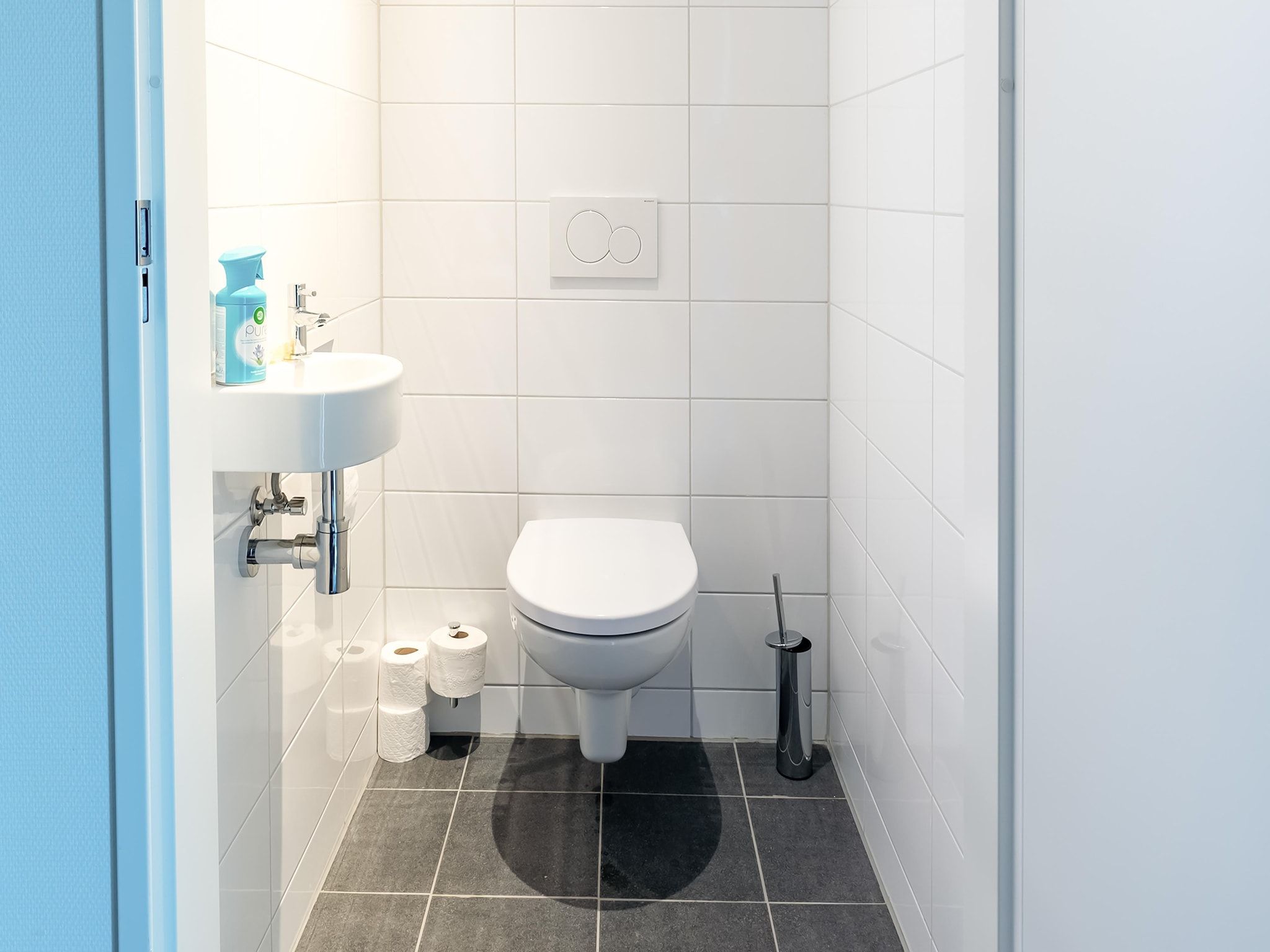 De badkamer van De Albatros Huis Nr 49 in Scherpenisse