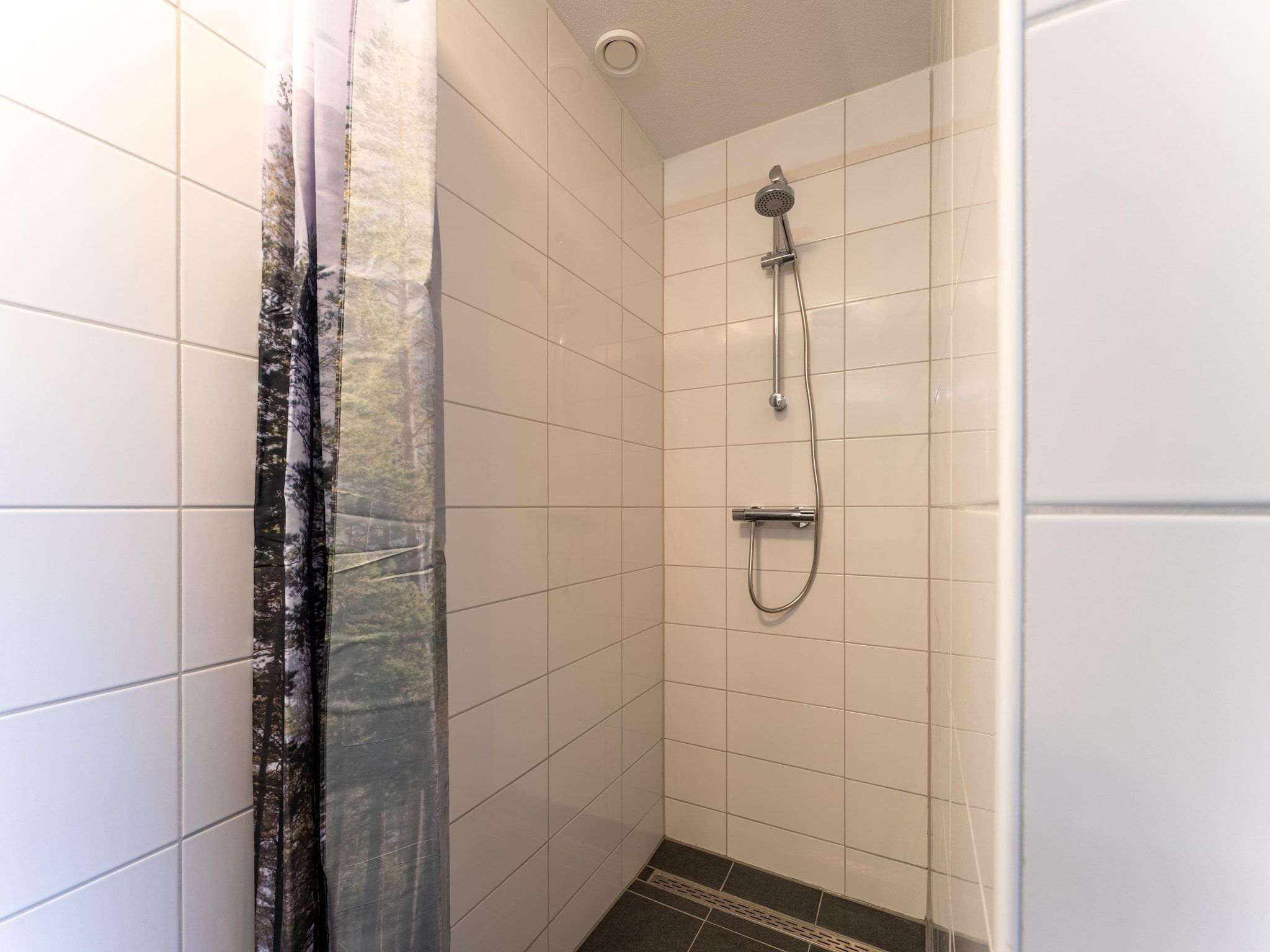 De badkamer van De Albatros Huis Nr 49 in Scherpenisse