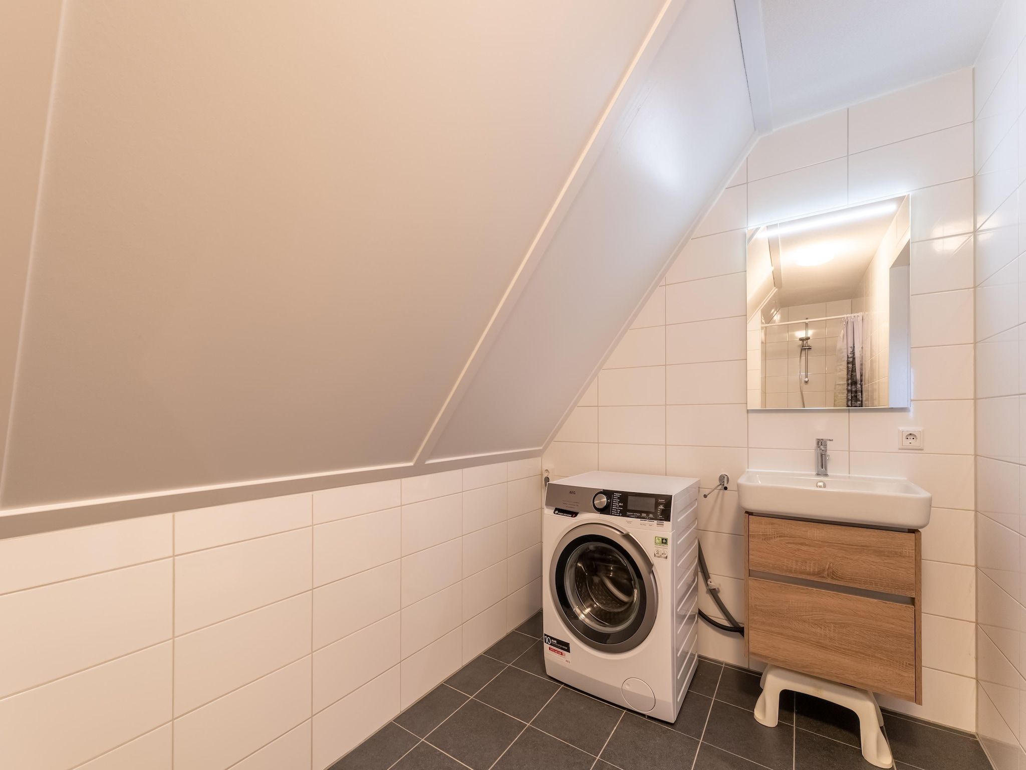 De badkamer van De Albatros Huis Nr 49 in Scherpenisse