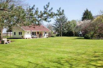 Familieverblijf met grote tuin in Heino