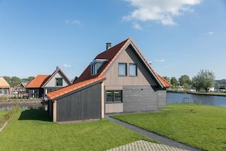 Luxe villa aan het water in Ossenzijl