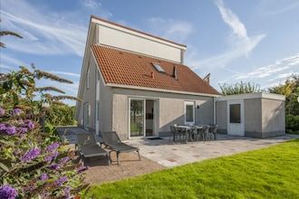Villa in Zeeland dicht bij het strand in Scharendijke