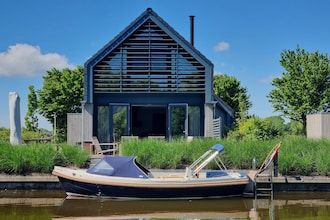 Privé-aanlegsteiger + modern comfort in Balk